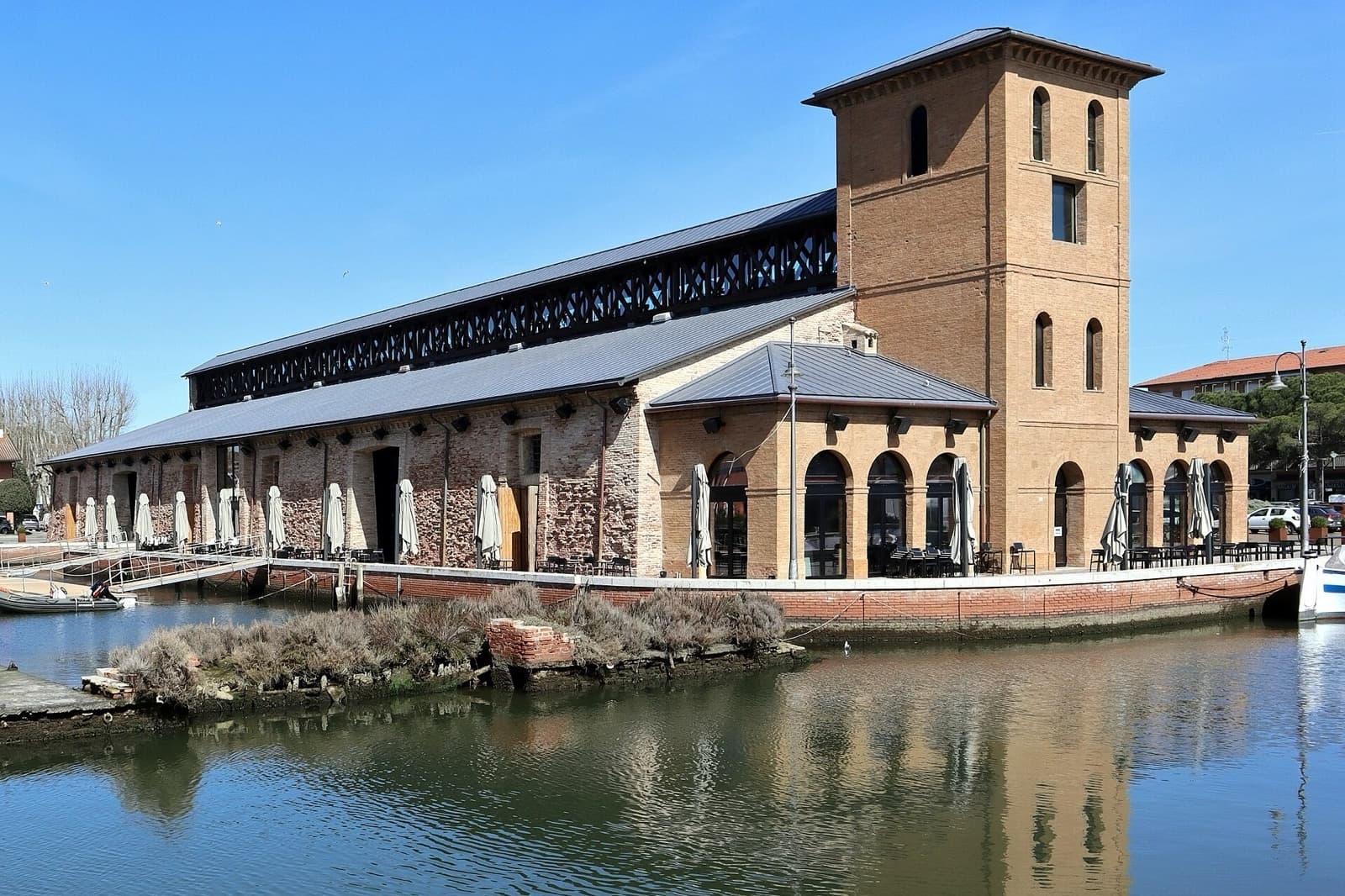 IRONMAN Italy Emilia-Romagna: historic salt warehouse (run course)