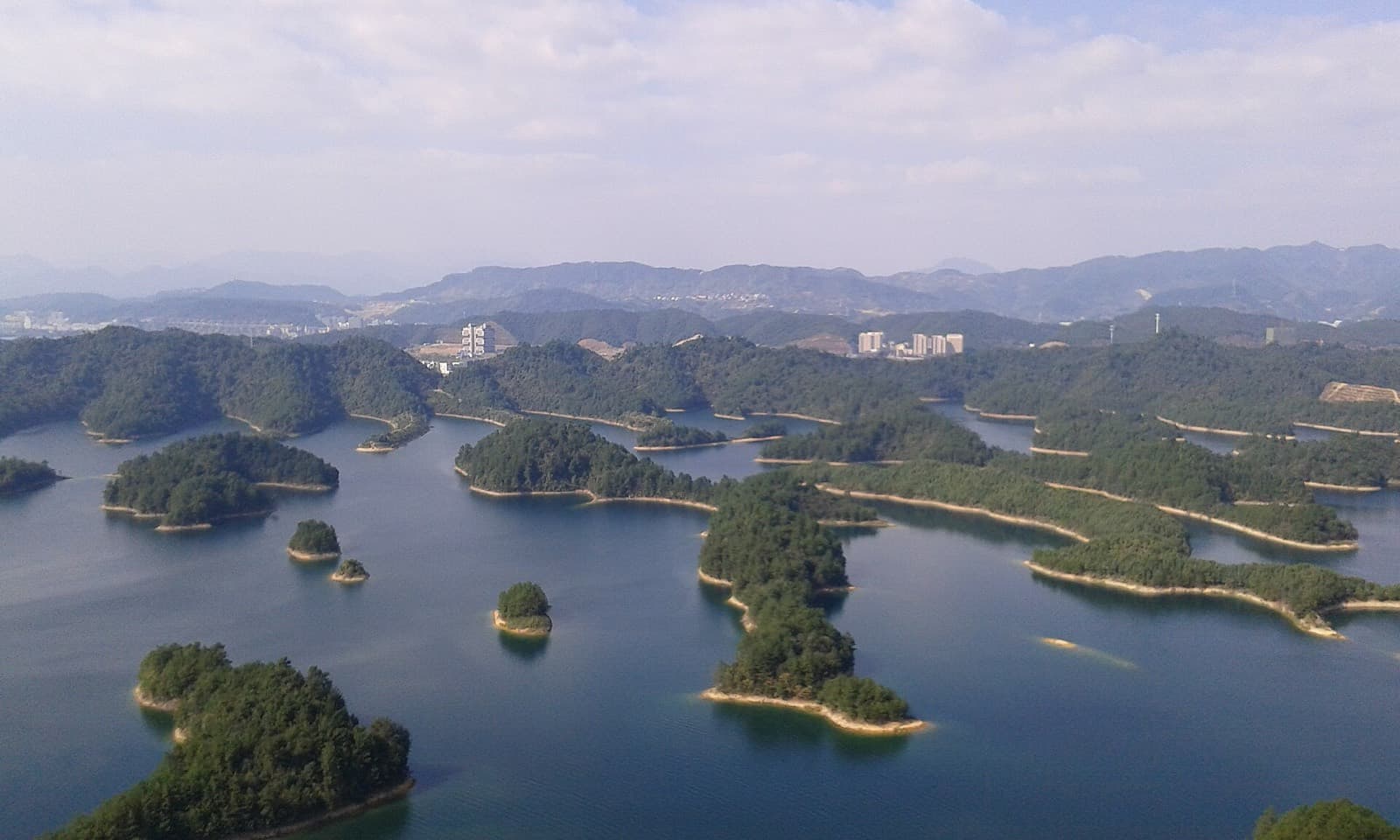 STC Qiandao Lake Triathlon (226K): qiandao lake scenery