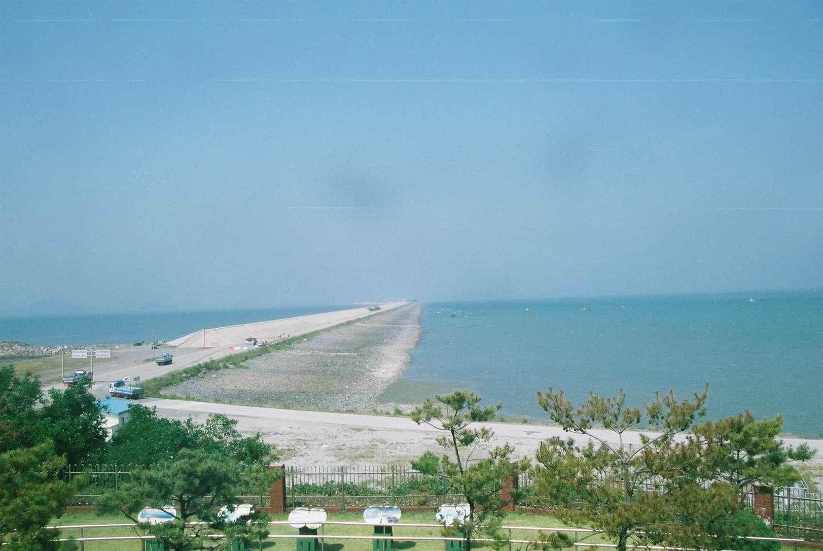 Challenge Gunsan-Saemangeum: saemangeum seawall stretching out across the sea