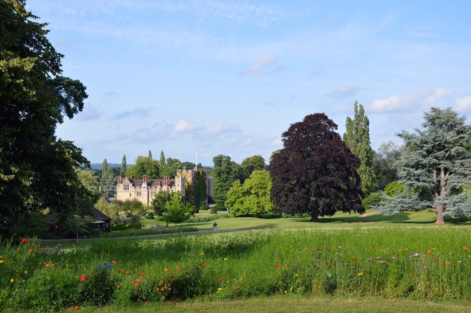 The Gauntlet (Hever Castle Half-Iron): hever castle and grounds across church field