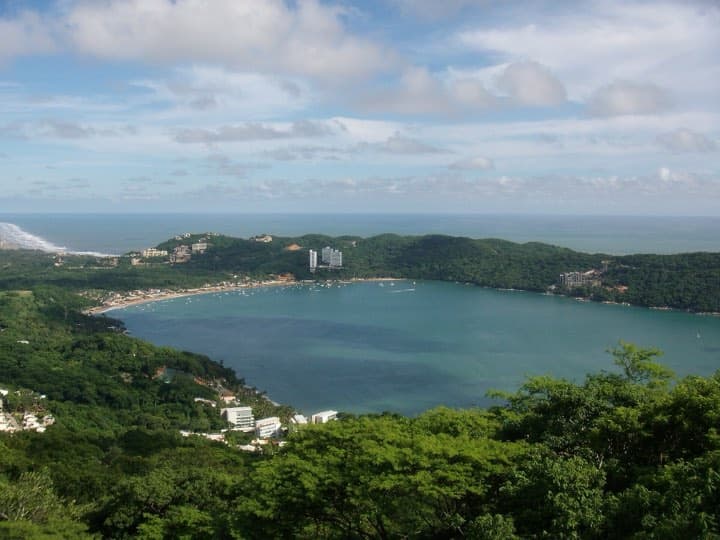 Race photo: IRONMAN 70.3 Acapulco