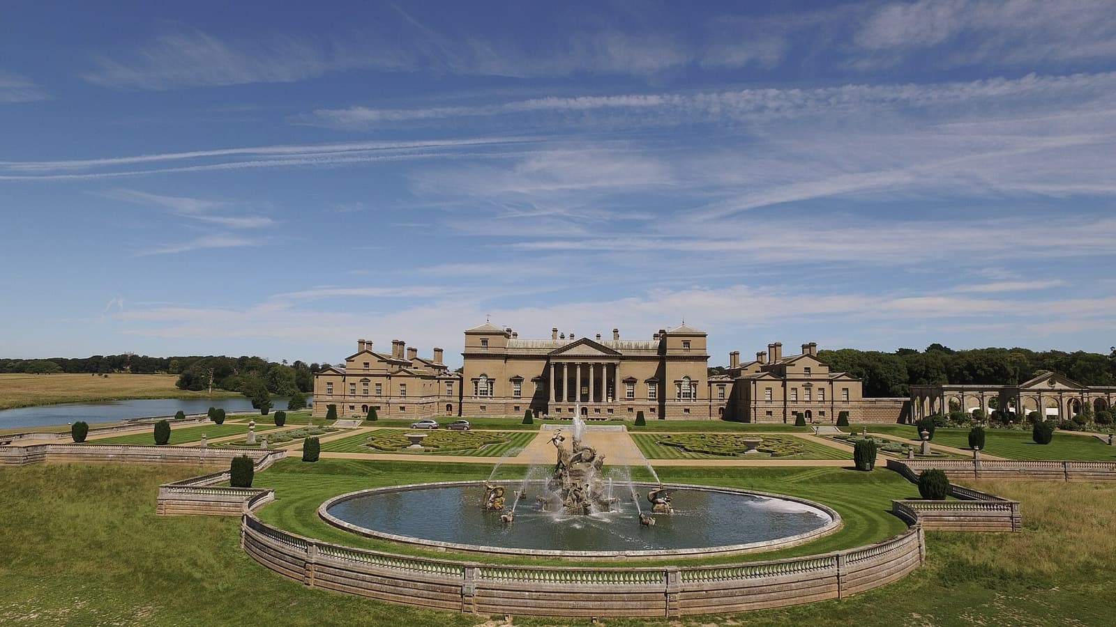 Outlaw Half Holkham: holkham hall south facade and fountain, backdrop to t1 and finish
