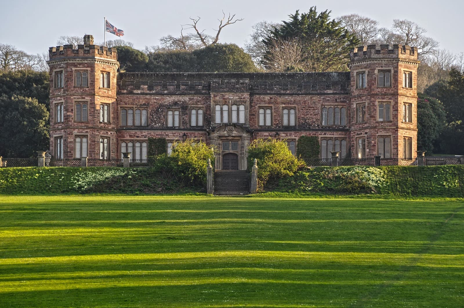 Plymouth Triathlon Middle Distance (Mount Edgcumbe): mount edgcumbe house at cremyll, event base