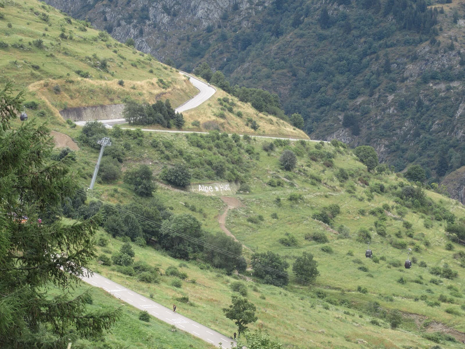 Triathlon de l'Alpe d'Huez (L / long course): cyclists on the alpe d'huez hairpins, the race's signature bike climb
