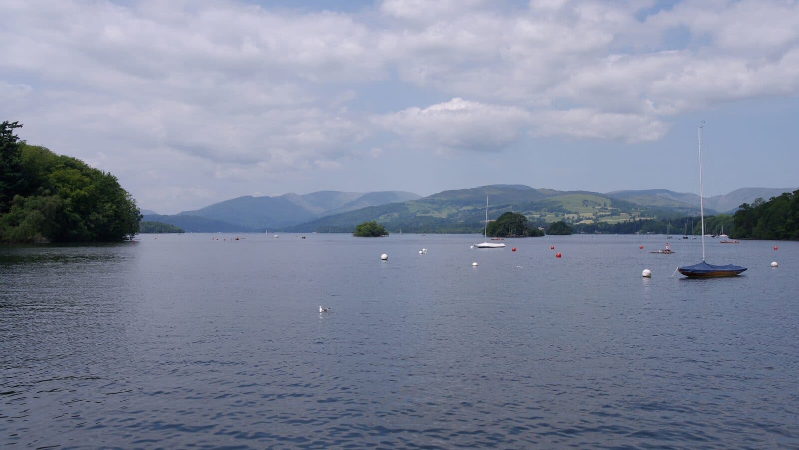 Windermere Triathlons & Duathlons: lake windermere near bowness, where the triathlon swims