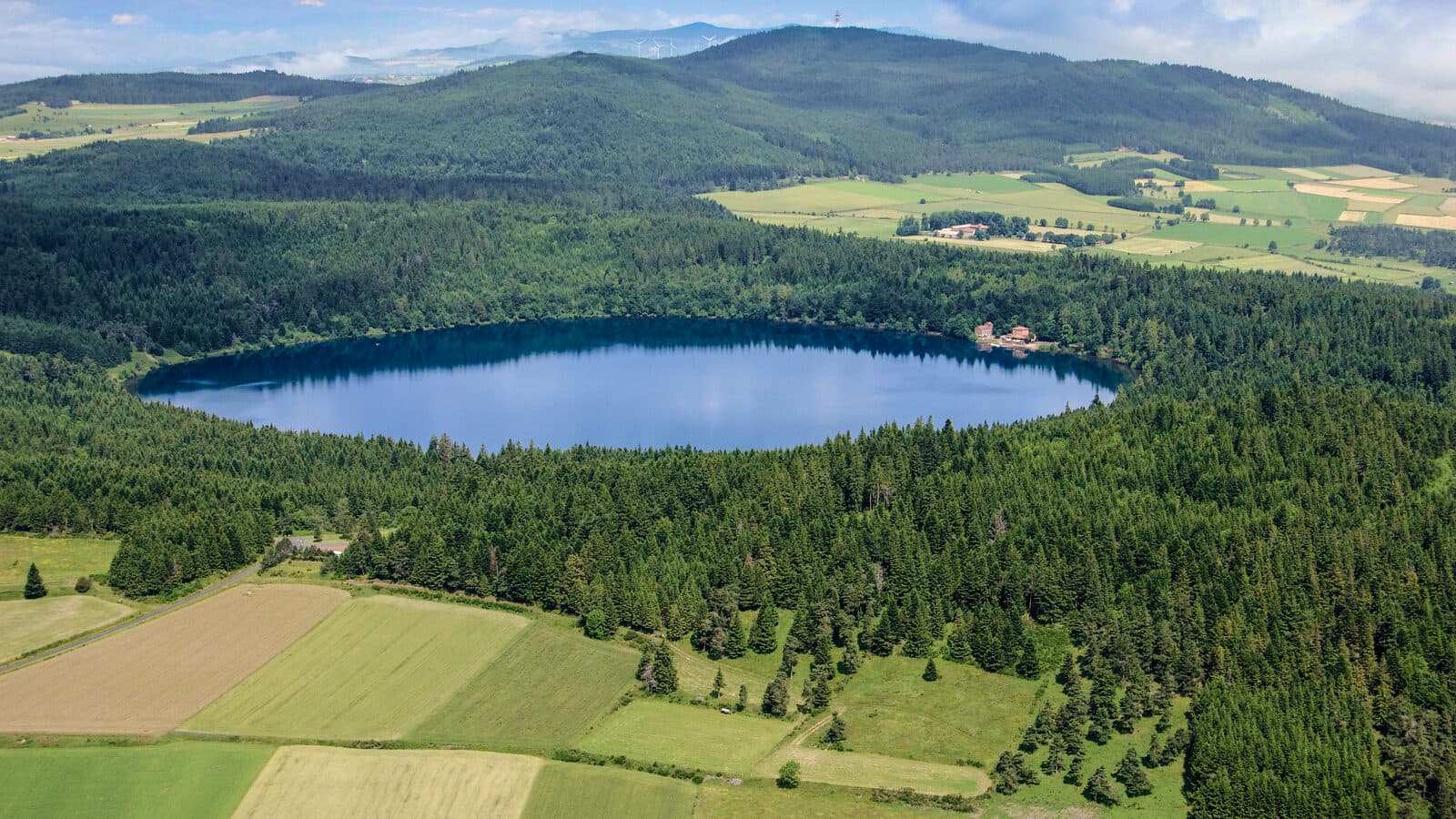 Triathlon du Lac du Bouchet (43): lac du bouchet, the volcanic lake in haute-loire where the triathlon is held