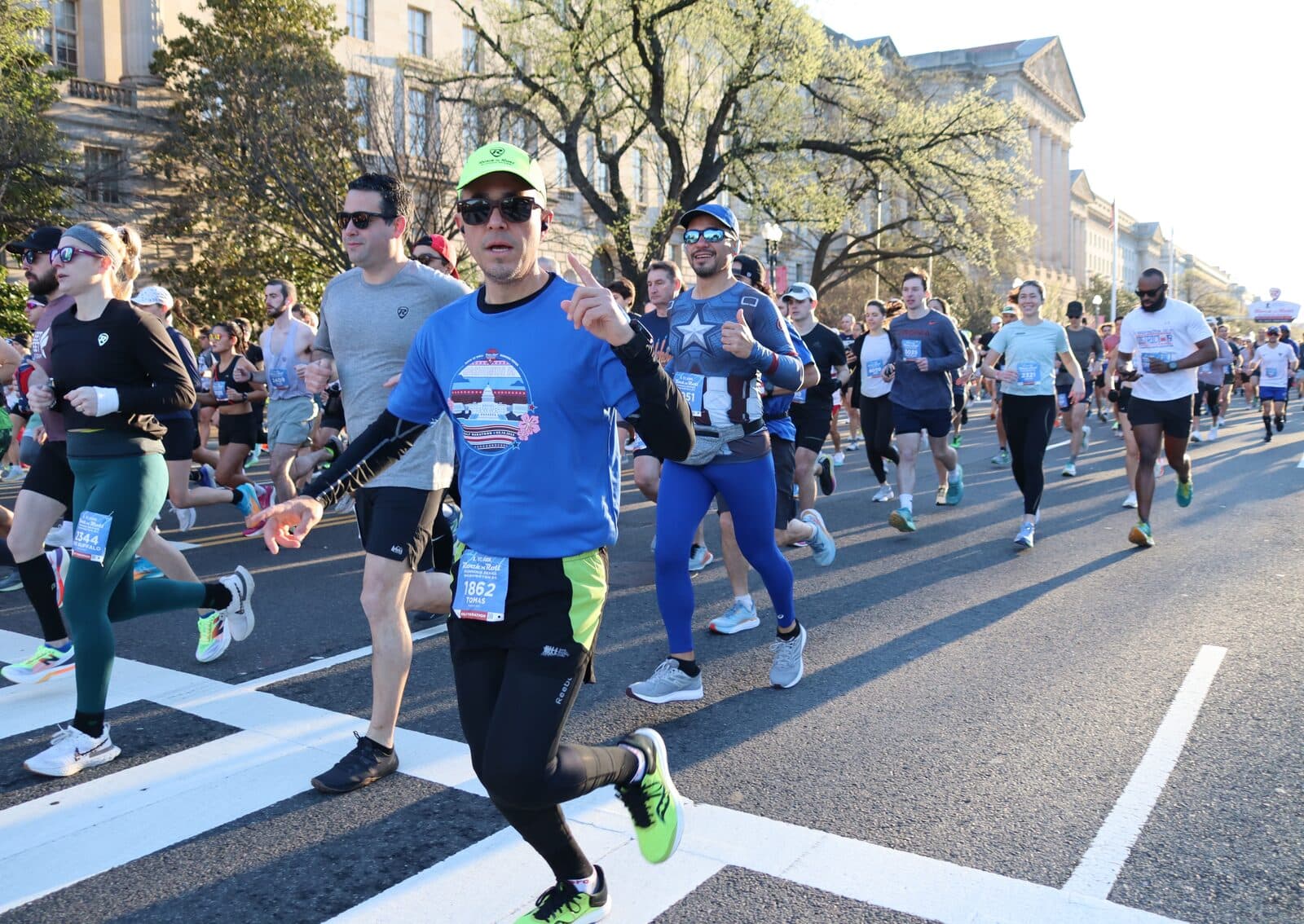Rock ‘n’ Roll Washington DC: runners starting the 2024 rock ’n’ roll washington dc half marathon on constitution avenue.