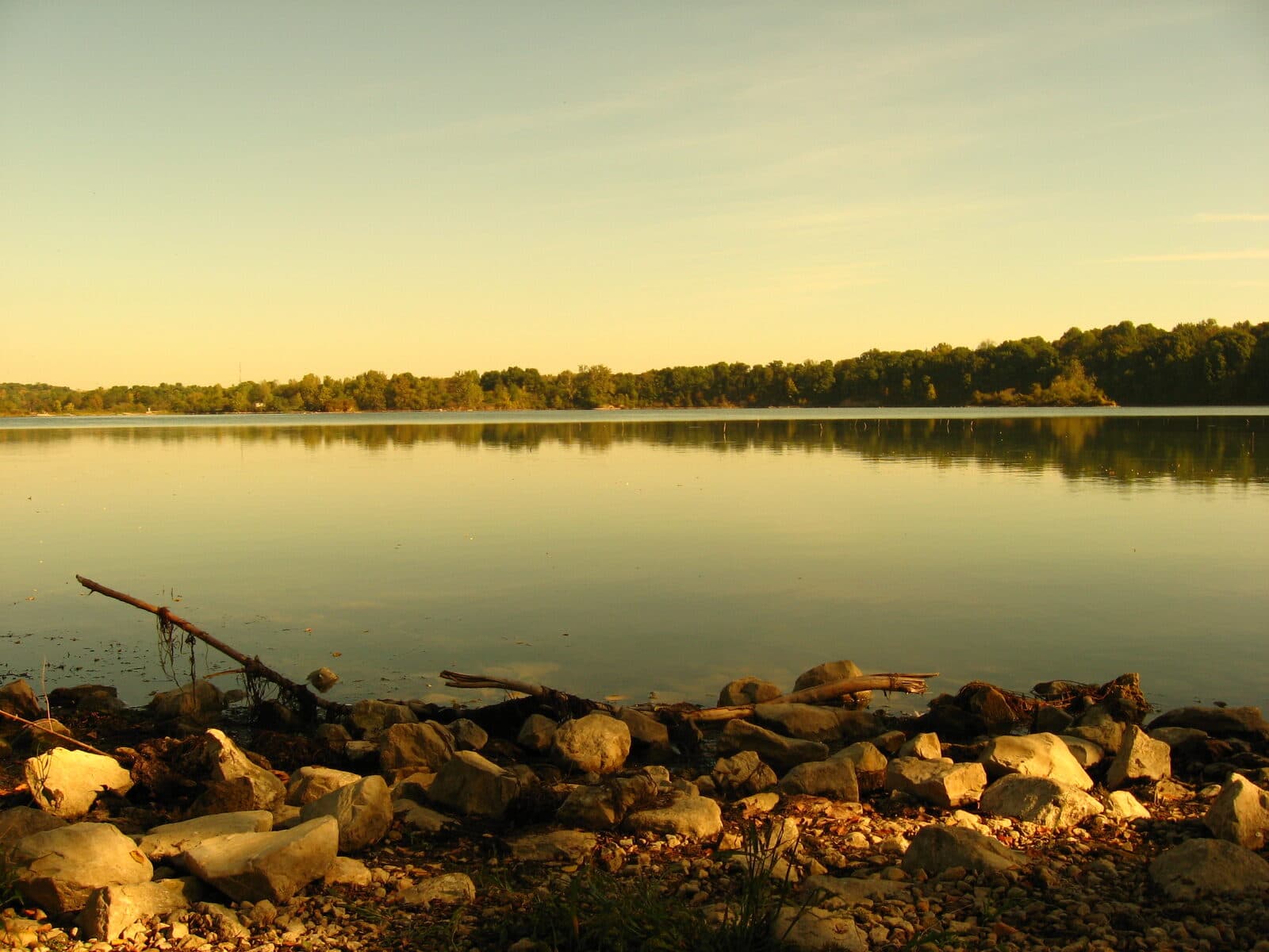 Indy Sprint Tri (July 18): rocky lakeshore in eagle creek park