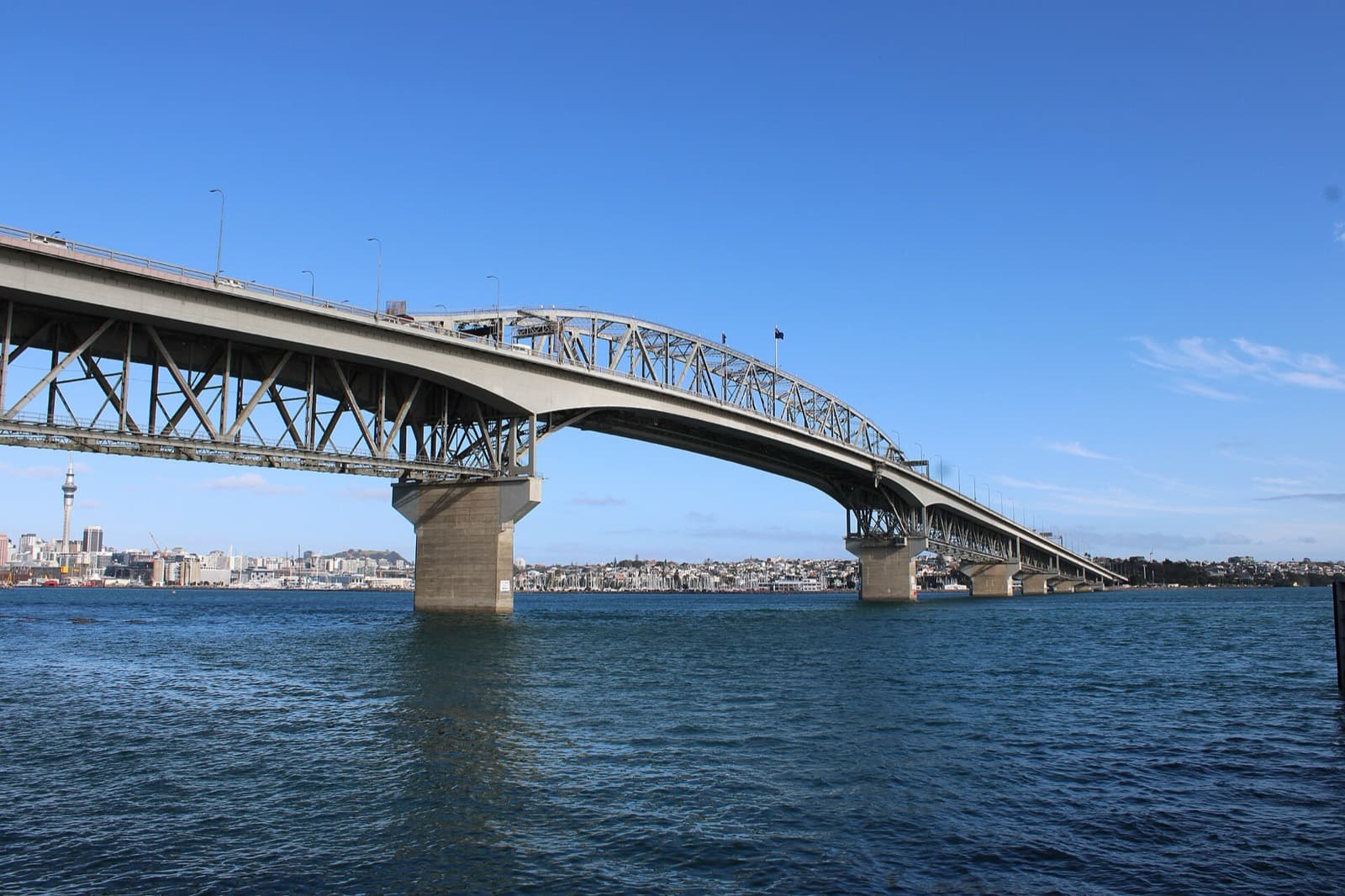 Auckland Marathon: auckland harbour bridge, crossed at about km 19