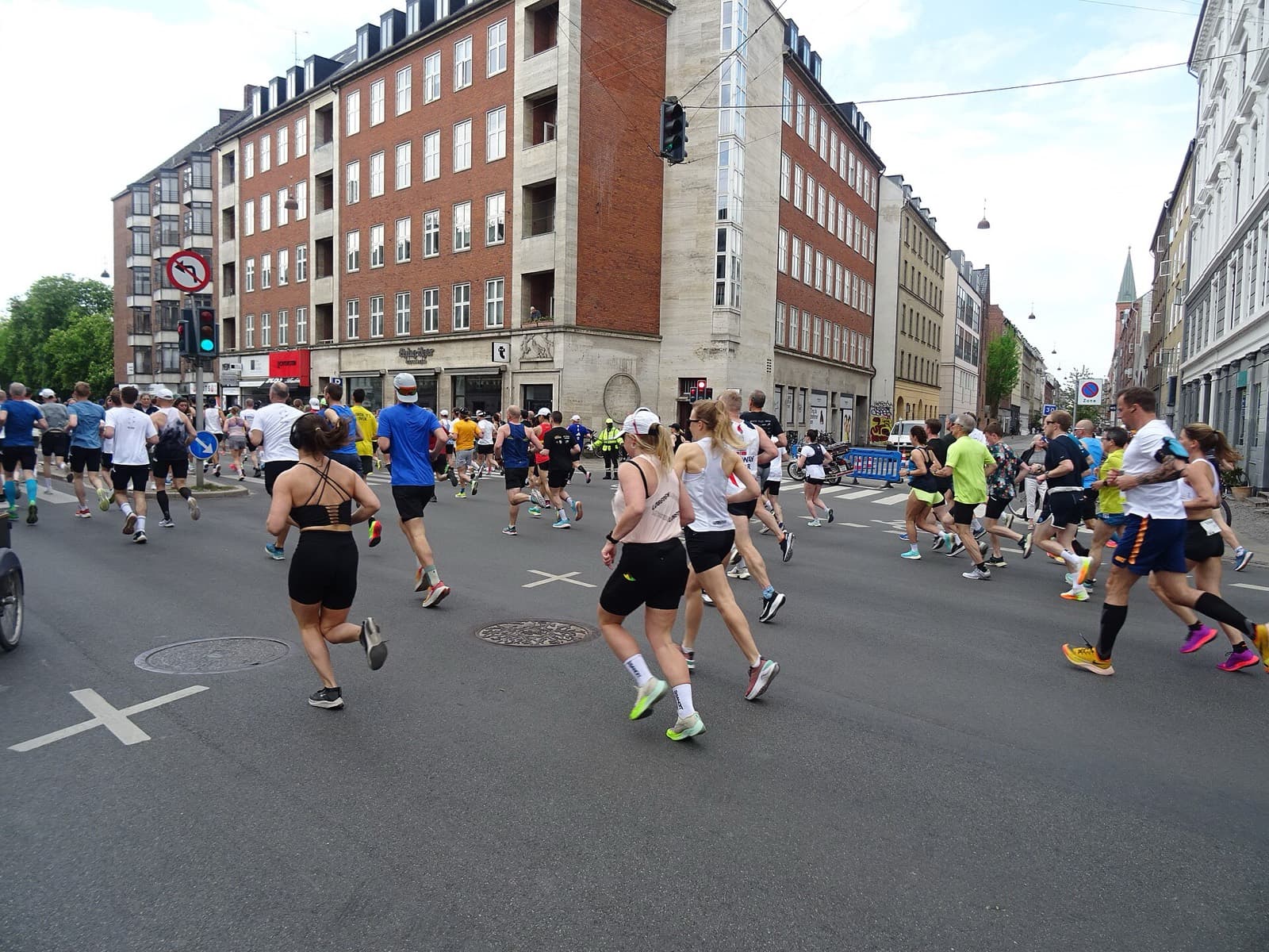 Copenhagen Marathon: runners on østerbrogade, copenhagen marathon 2023