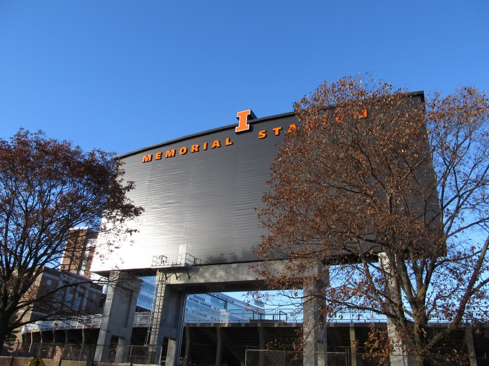Christie Clinic Illinois Marathon: memorial stadium, the finish on the 50-yard line