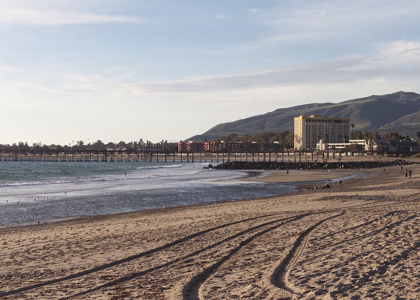 Mountains 2 Beach Marathon: ventura pier and beach, the finish area with hills behind