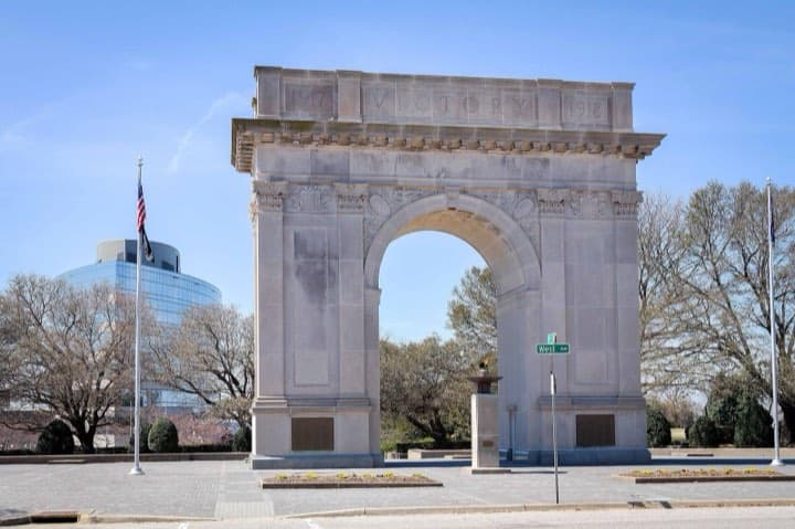 Race photo: Newport News One City Marathon