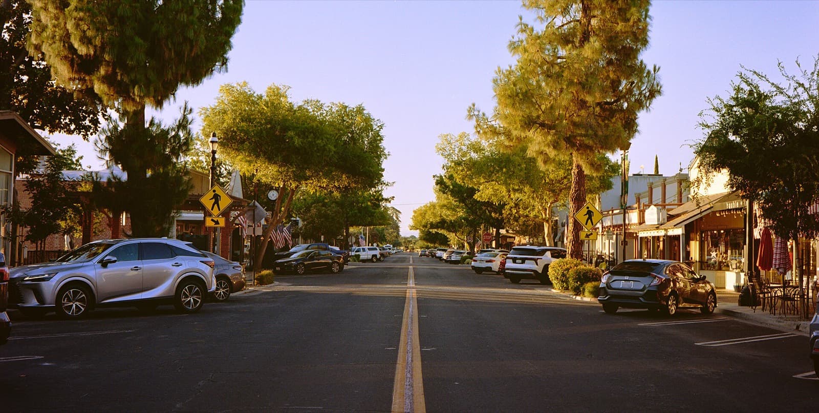 Two Cities Marathon: pollasky avenue in old town clovis, a detour near mile 19 (km 31)