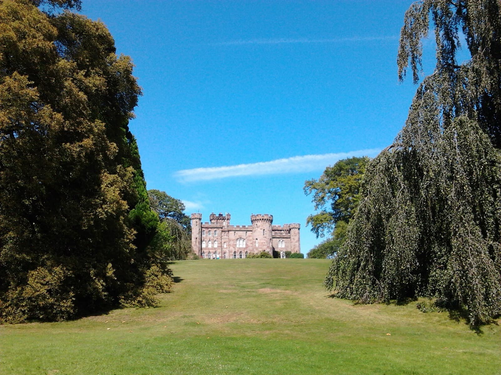 Cholmondeley Castle Triathlon (Castle Series): cholmondeley castle seen up the lawn, finish setting