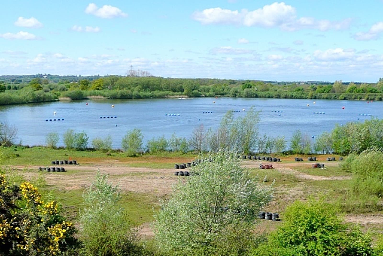 Reading Triathlon: lake with swim buoys at pingewood