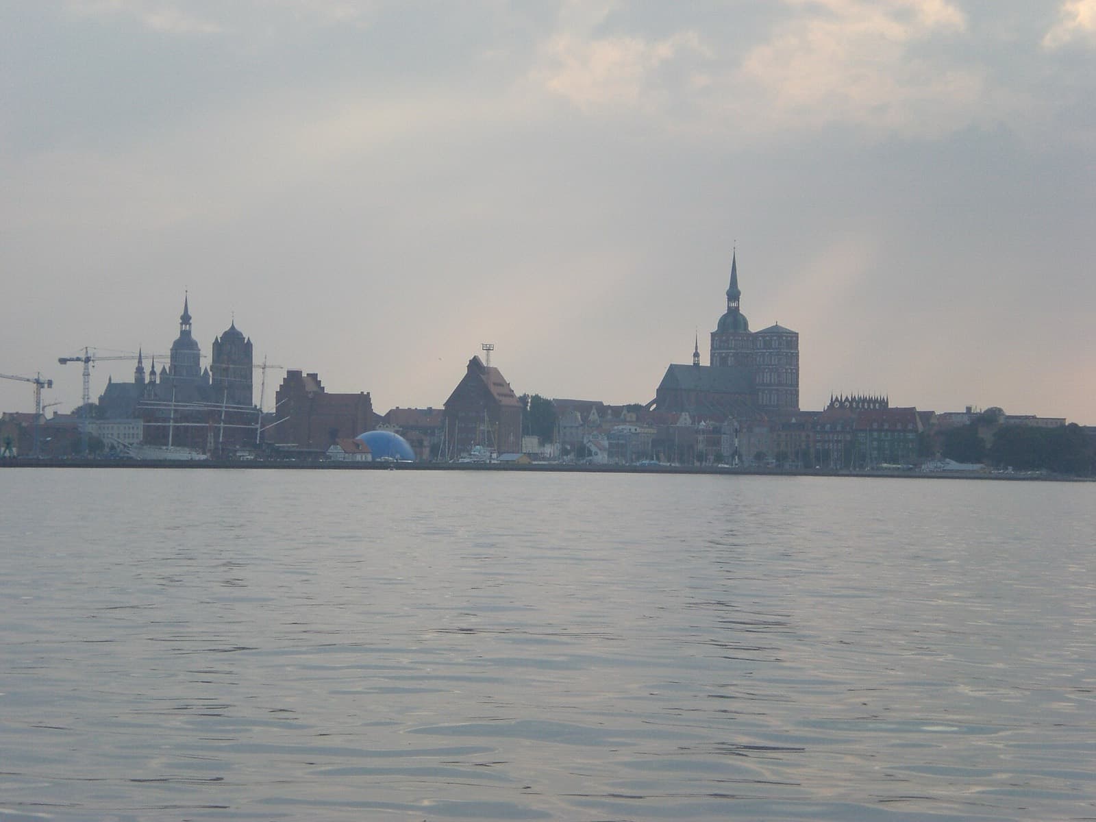 Triathlon Stralsund: stralsund old town seen from the strelasund, the swim water