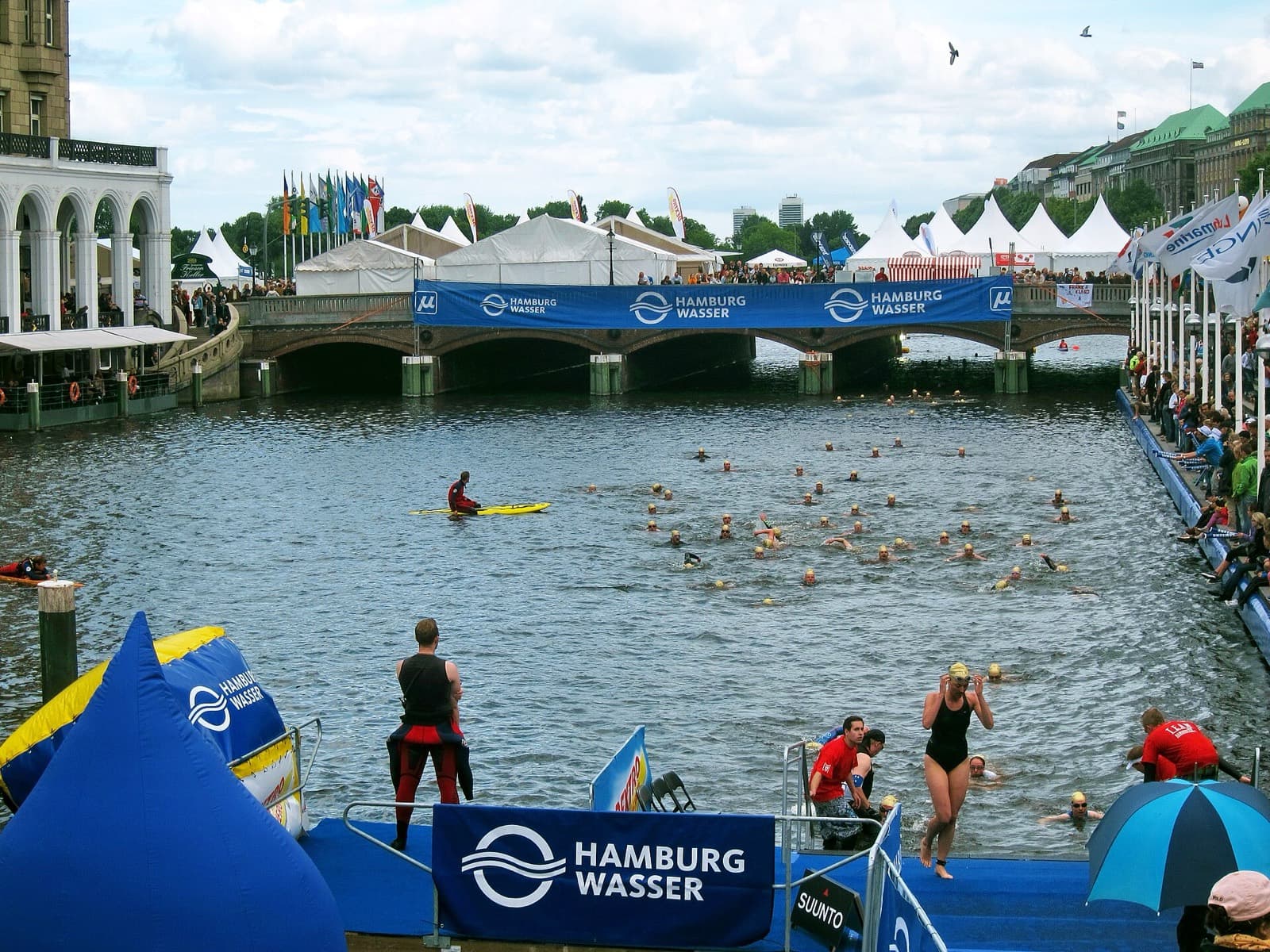 Hamburg Open Races (World Triathlon Hamburg): age-group swim start in the binnenalster, hamburg triathlon 2012