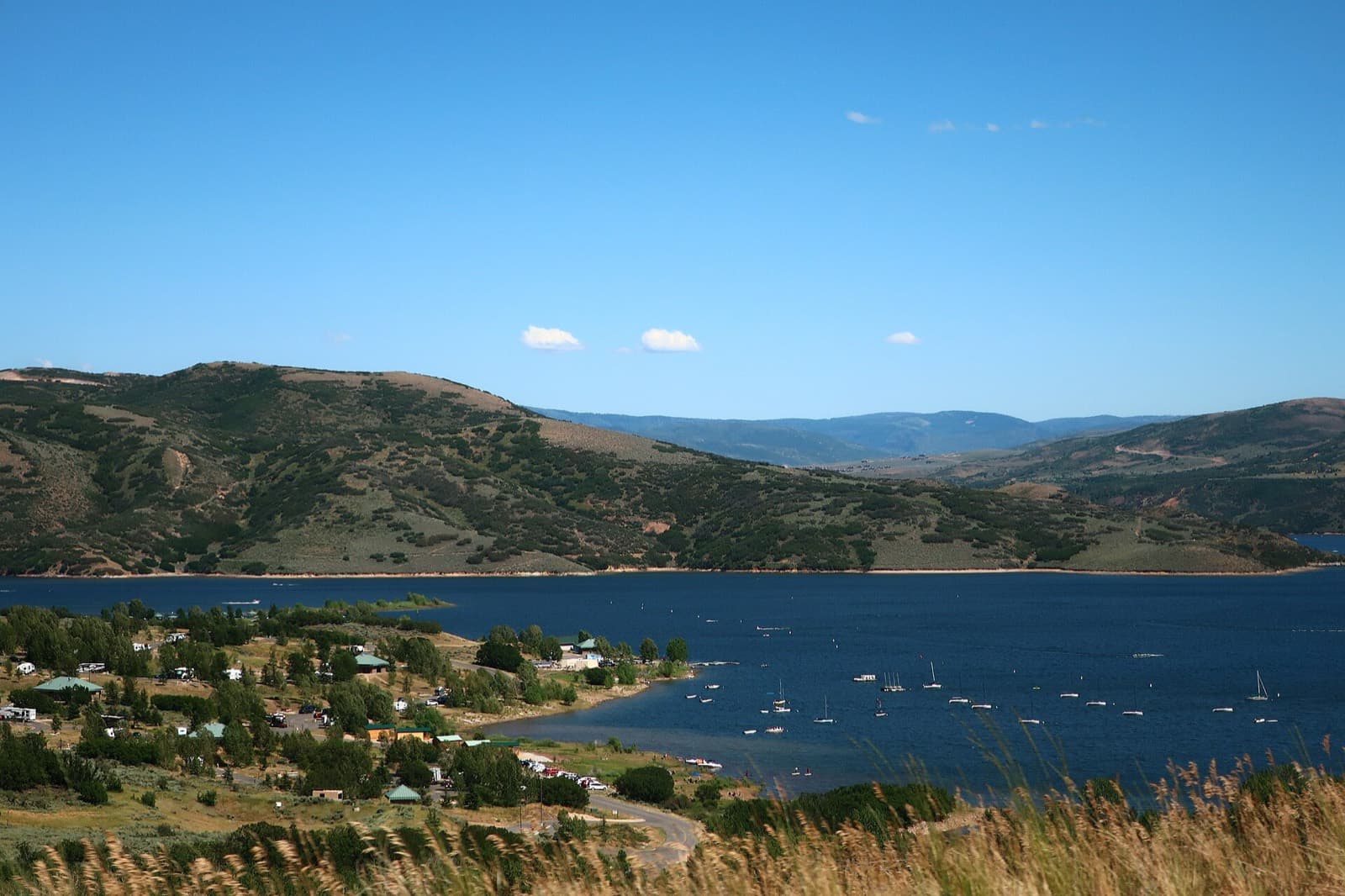 Jordanelle Triathlon (TriUtah): jordanelle reservoir with mountains