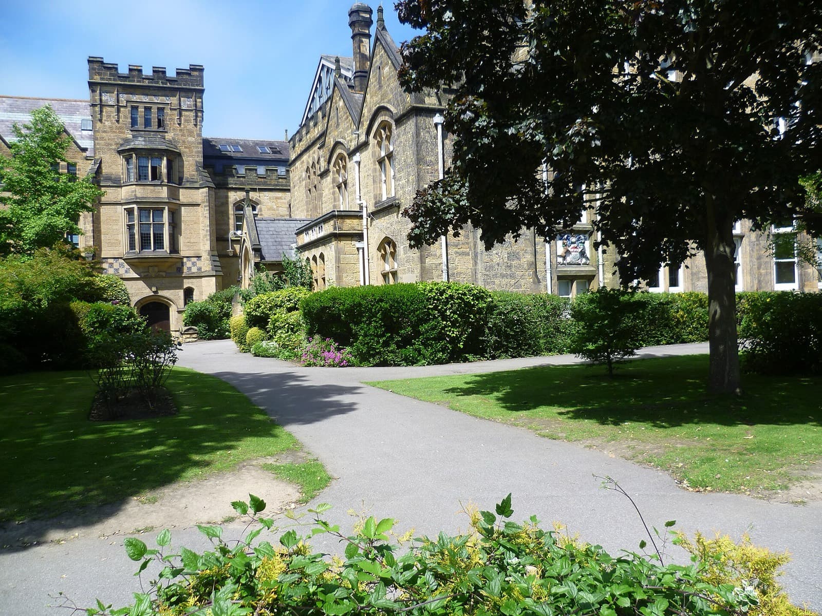 Tonbridge Triathlon: tonbridge school buildings and grounds (venue)