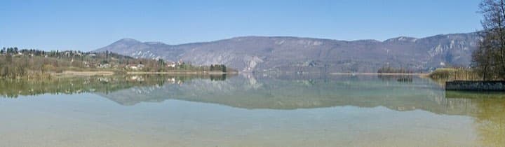 AiguebeletteMan XXL: lake panorama