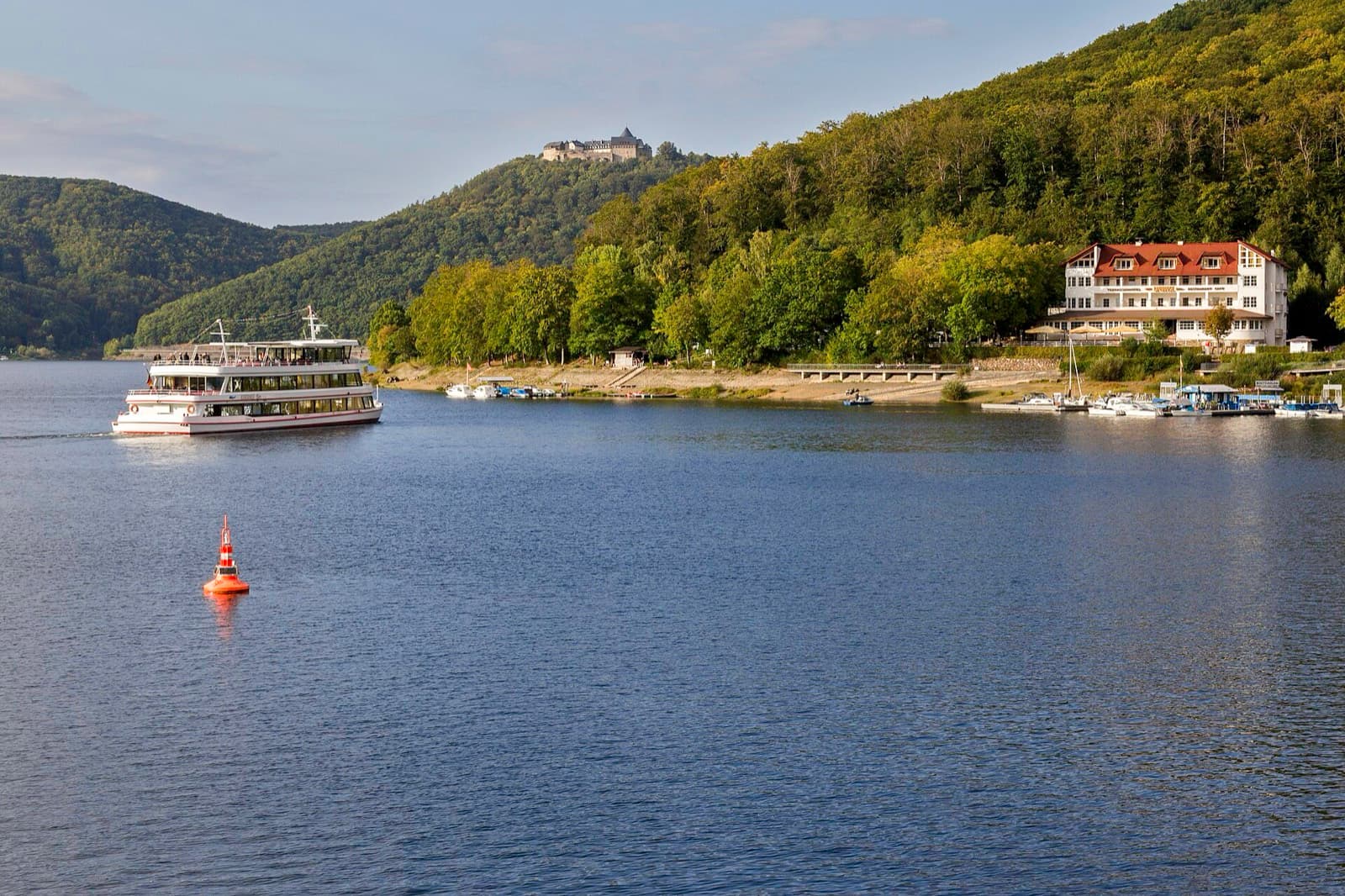 Grimm Extreme Triathlon (Grimm Xtri): edersee with schloss waldeck (swim venue)