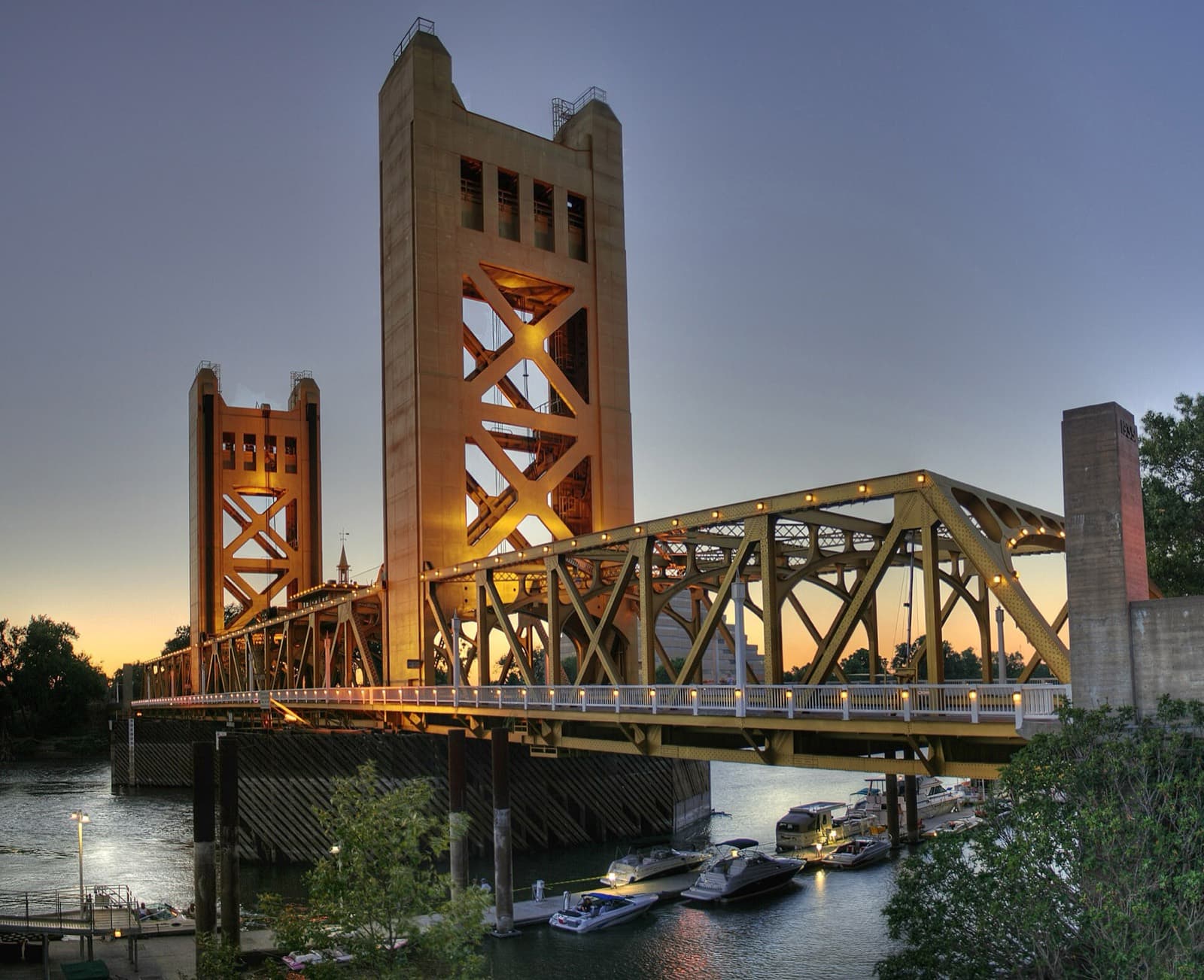 IRONMAN California: tower bridge on the run/swim exit route