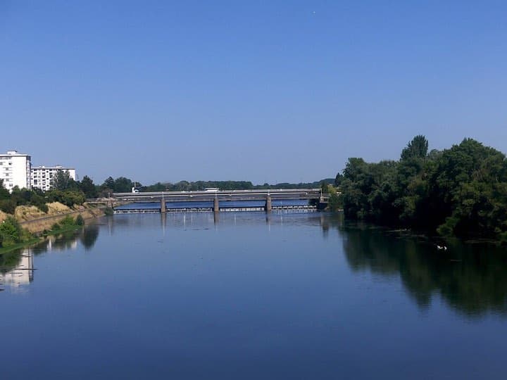 IRONMAN Tours Metropole - Loire Valley: cher river in tours (swim venue)