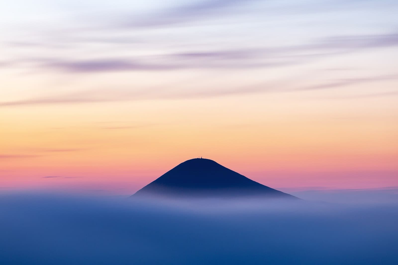 Karpatyman 230: mt hoverla at sunset above cloud (finish location)