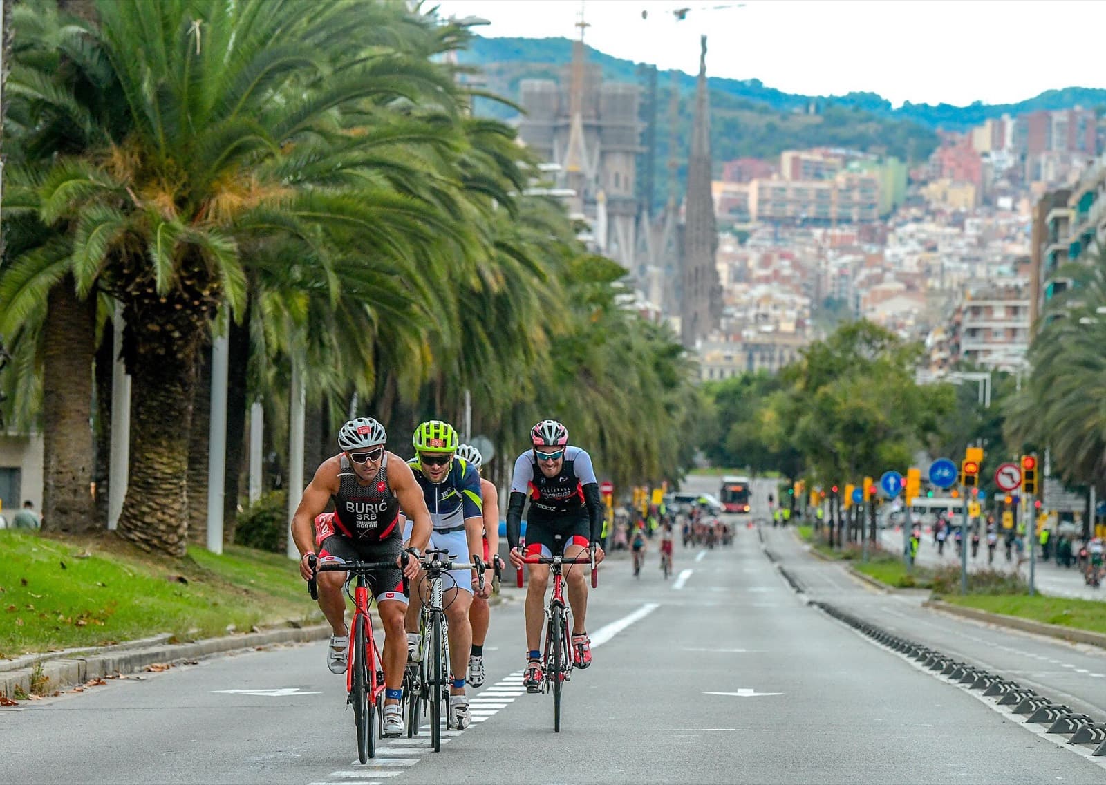 Challenge Barcelona (Middle Distance): triathletes cycling in barcelona past the sagrada familia