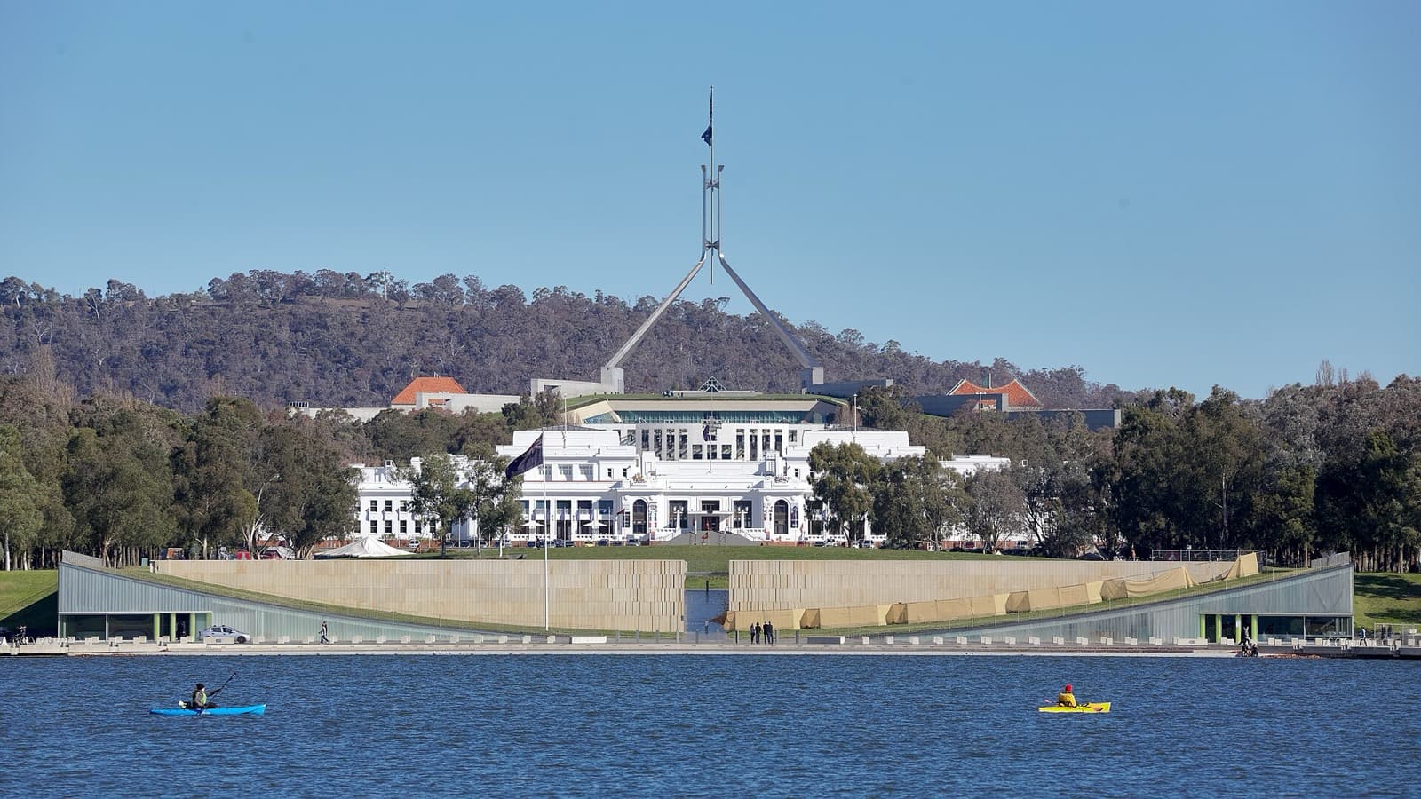 Challenge Canberra (Middle Distance): lake burley griffin with old and new parliament house