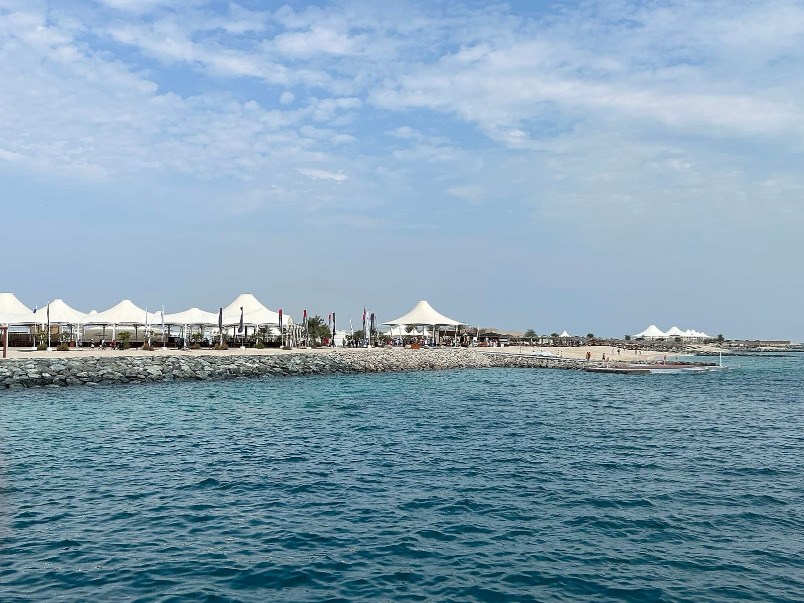 Challenge Sir Bani Yas (half / middle distance): blue arabian gulf shoreline and beach on sir bani yas island