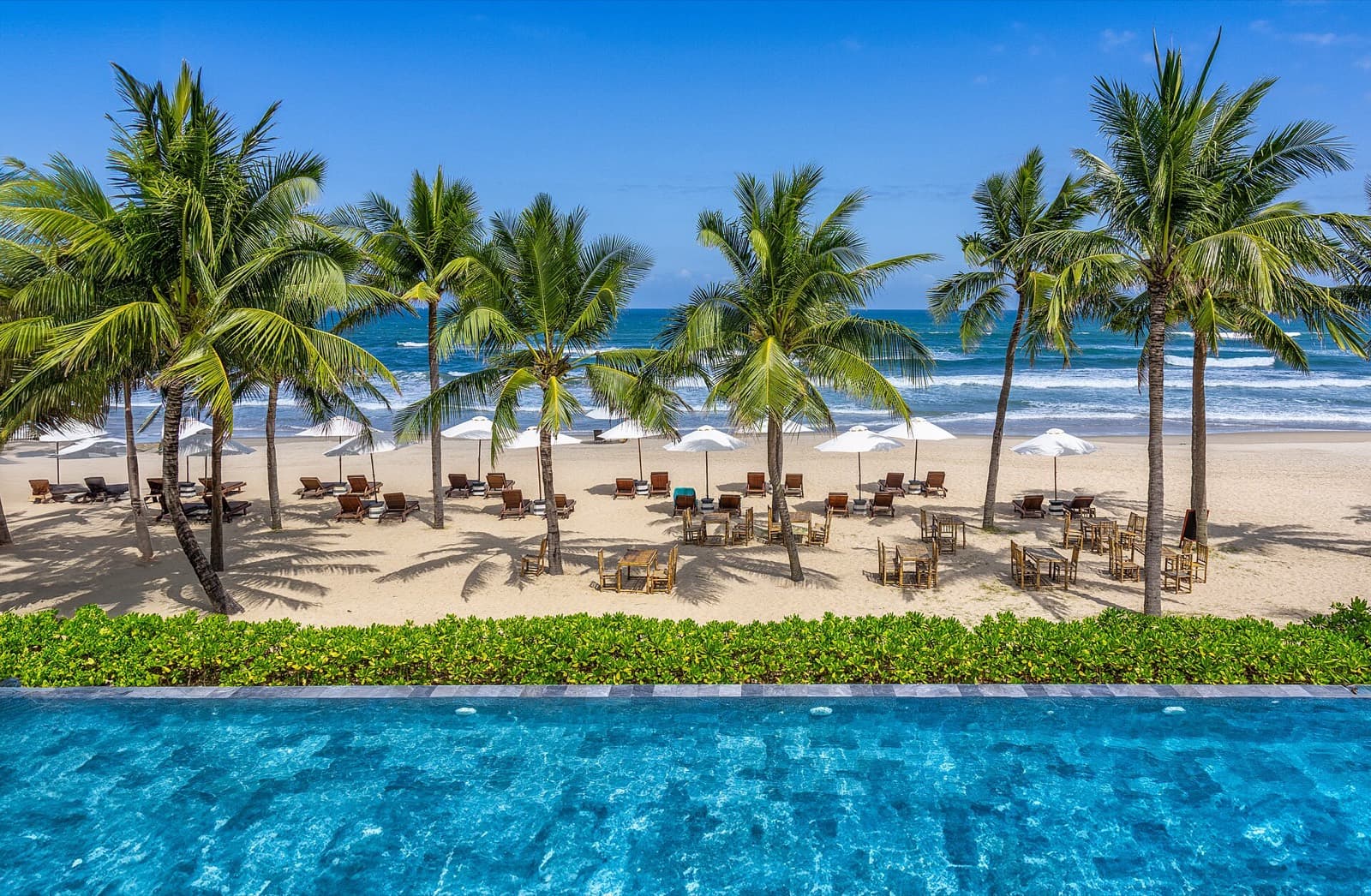 IRONMAN 70.3 Da Nang: my khe beach resort shoreline