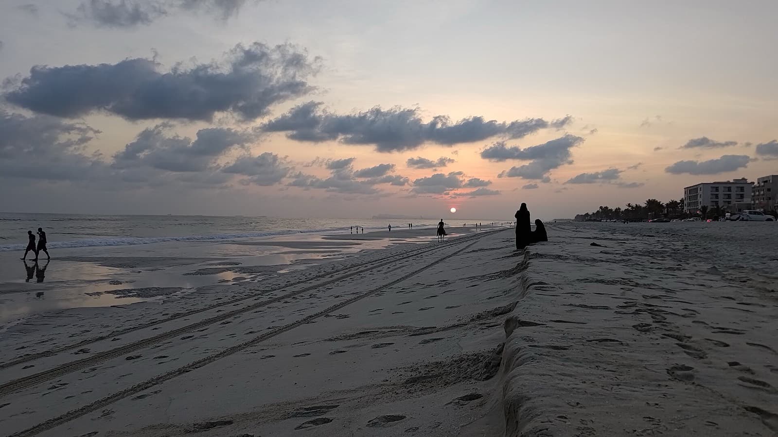 IRONMAN 70.3 Dhofar: salalah beach at sunset