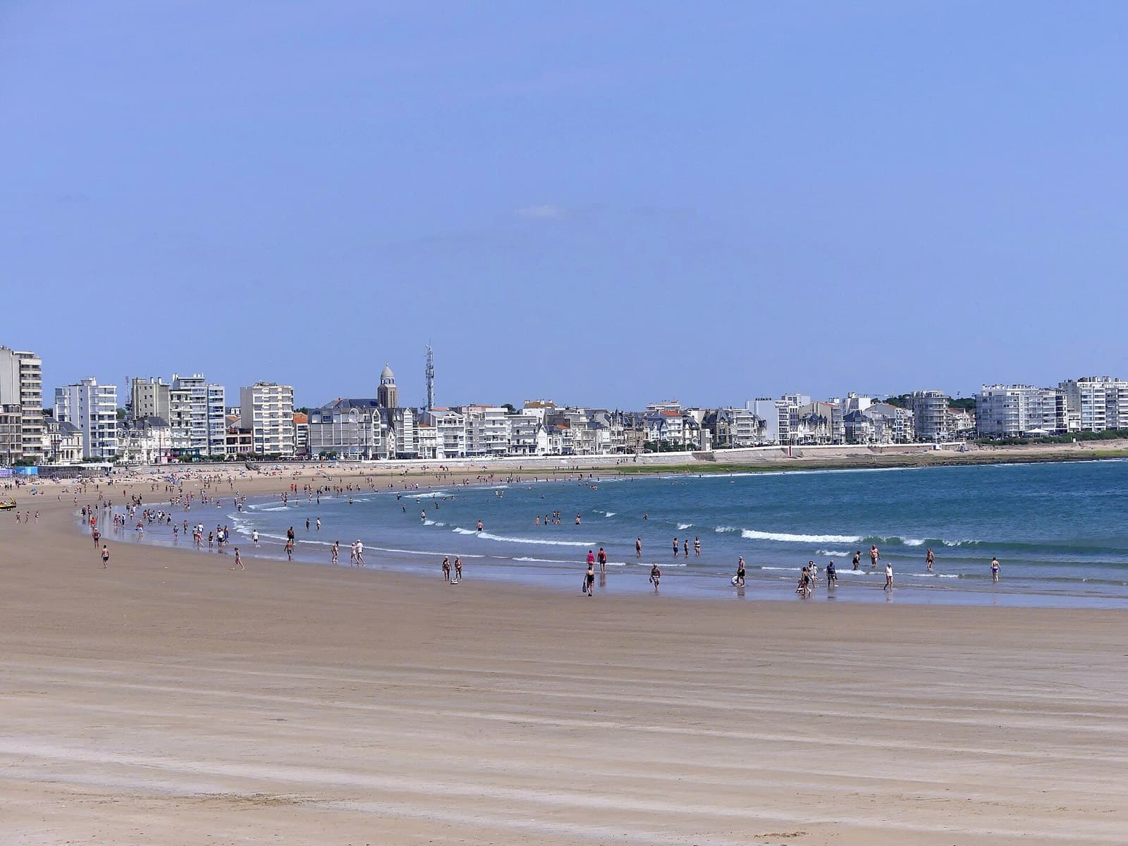 IRONMAN 70.3 Les Sables d'Olonne-Vendee: grande plage and bay at low tide, les sables-d'olonne