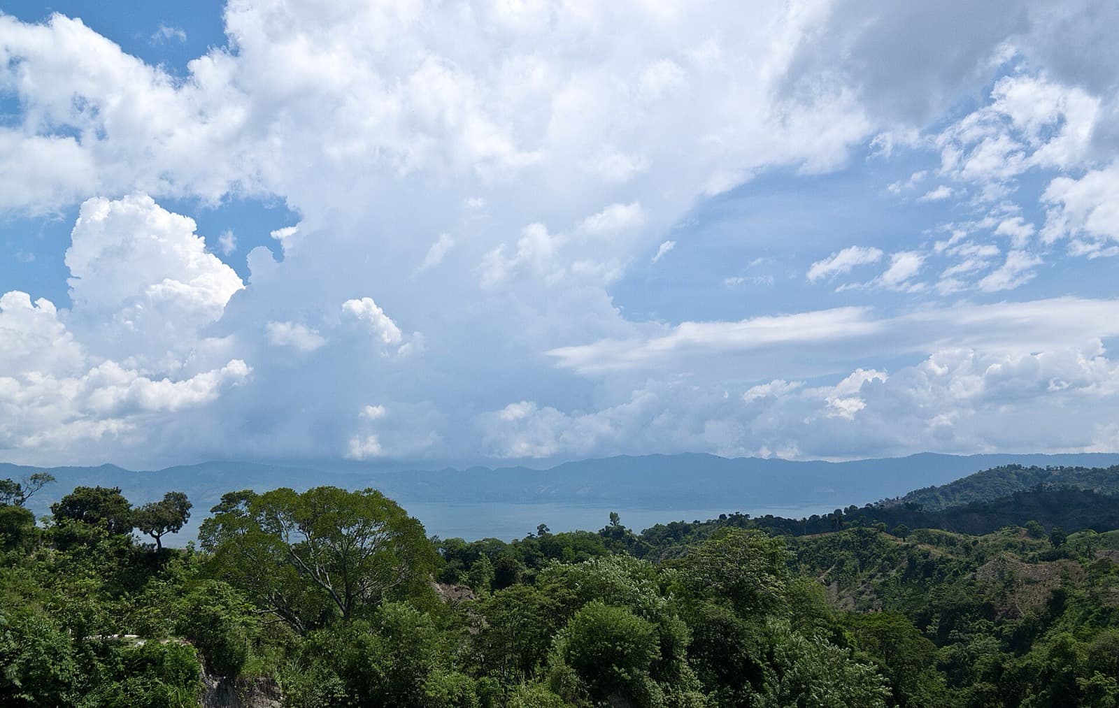 IRONMAN 70.3 San Salvador: lake ilopango from pan-american highway (swim and bike)
