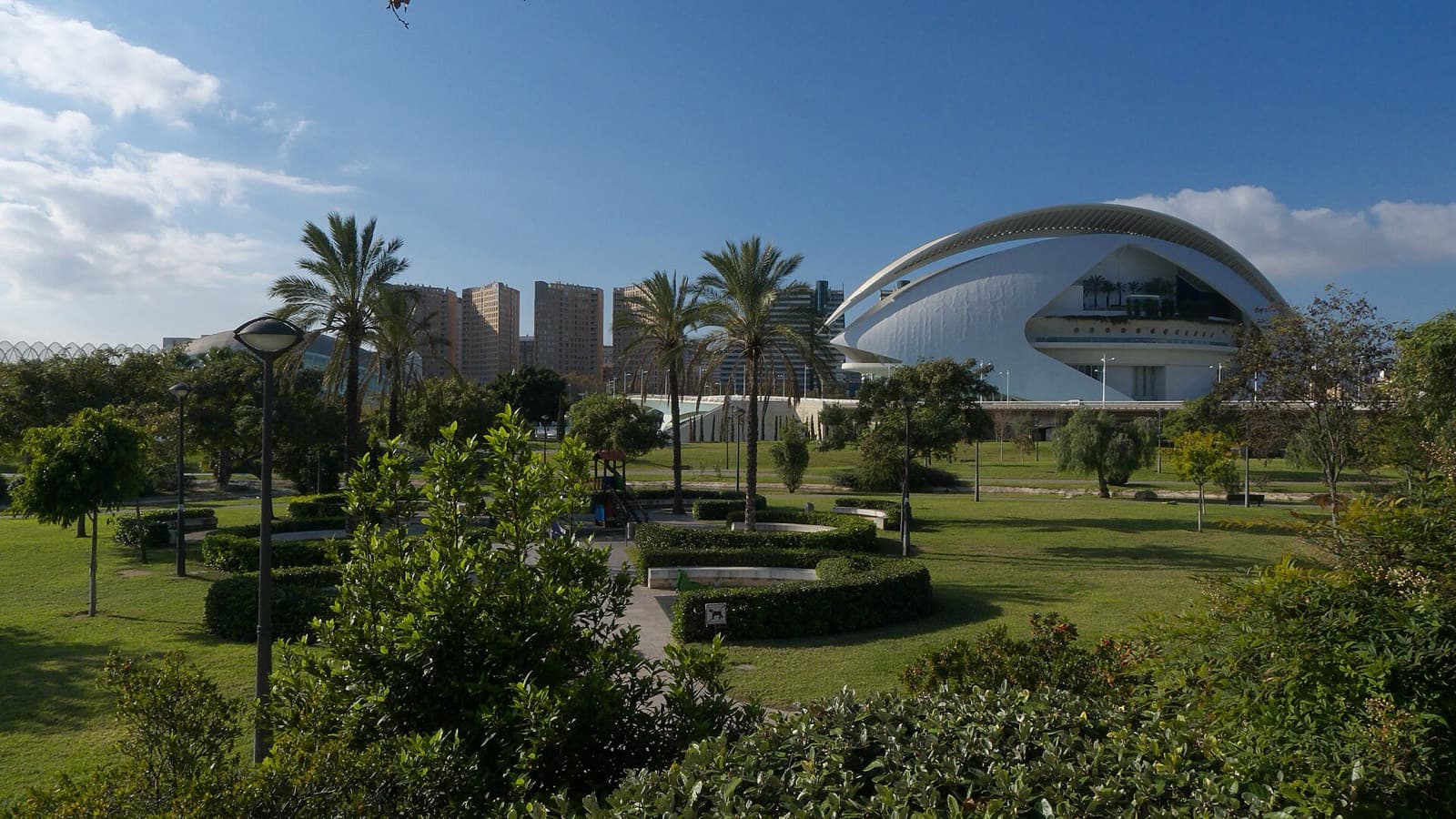 IRONMAN 70.3 Valencia: turia gardens run route with the palau de les arts
