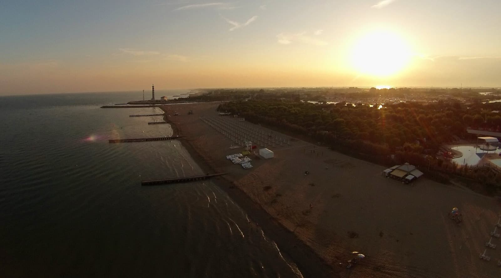 IRONMAN 70.3 Venice-Jesolo: jesolo beach looking toward the lighthouse, swim start area