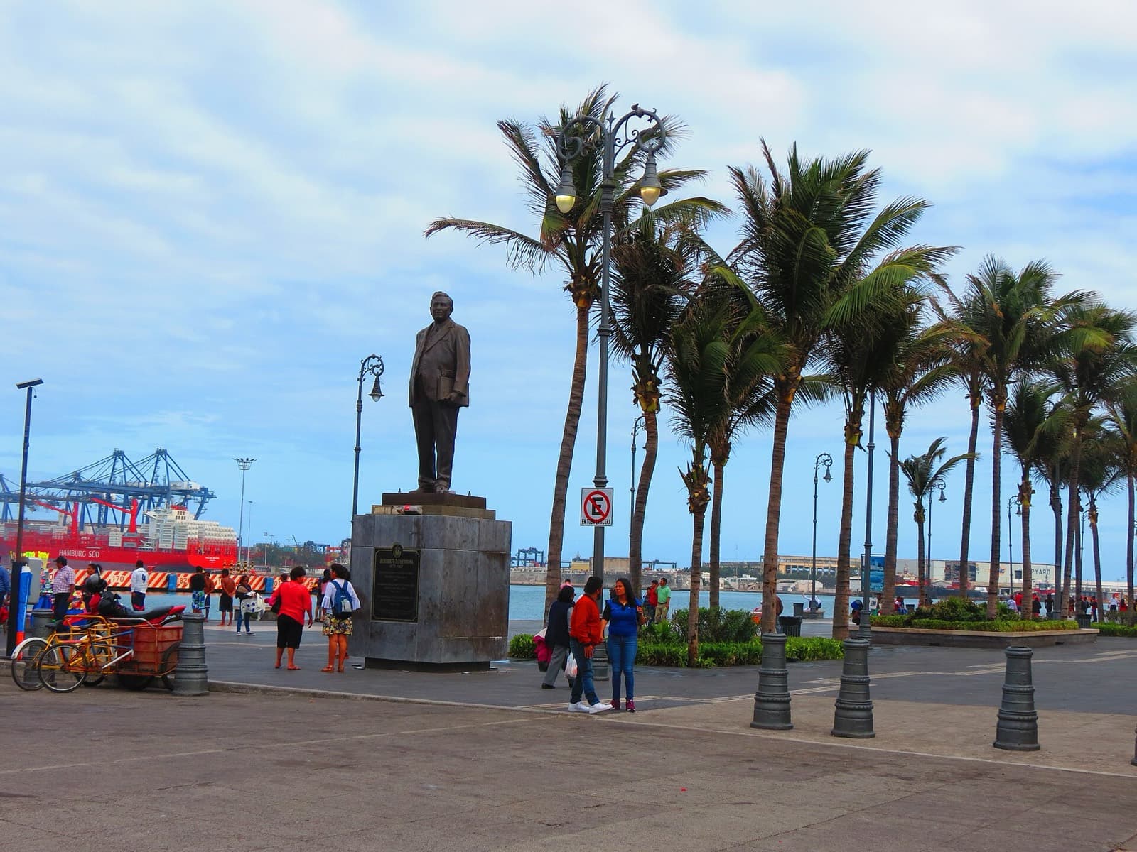 IRONMAN 70.3 Veracruz: veracruz malecon promenade, run course