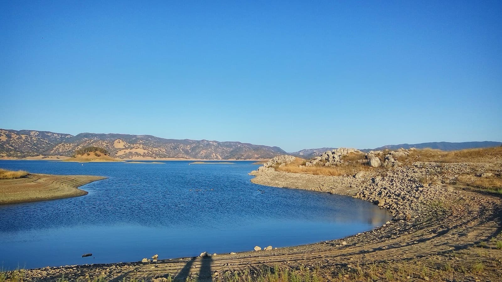 Napa Valley Fall Triathlon Long Course (Alpha Win): lake berryessa shoreline in napa valley