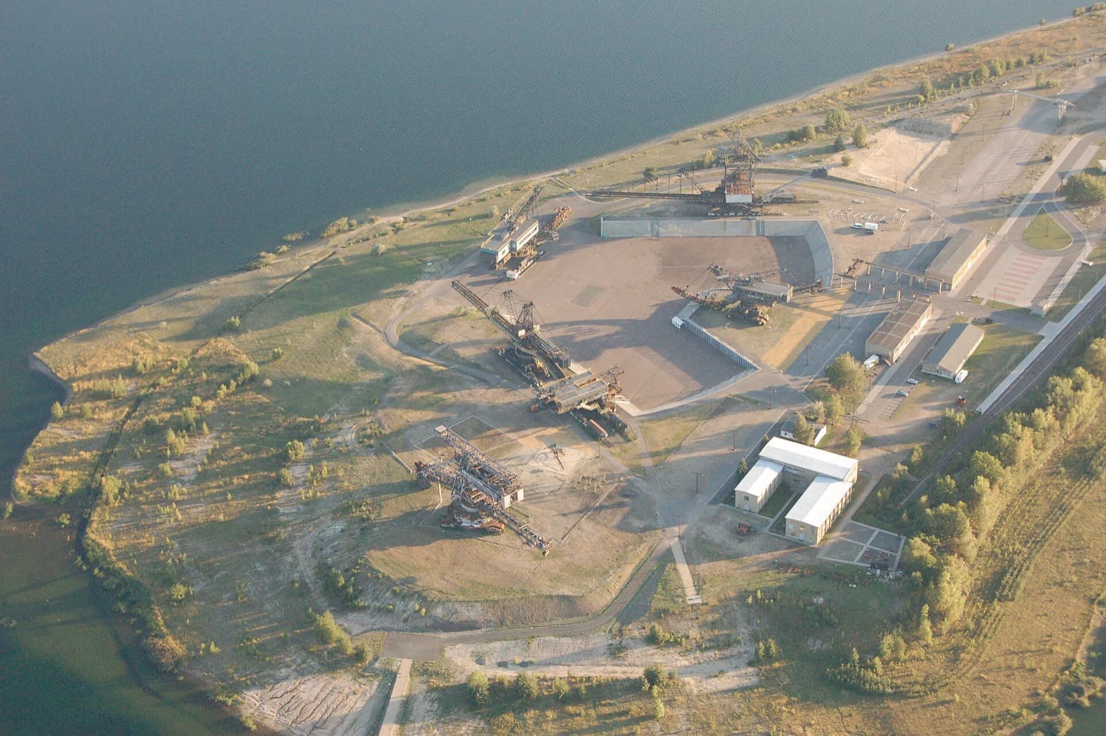 neuseenMAN (Mitteldistanz): aerial view of ferropolis peninsula on the gremminer see, the race venue