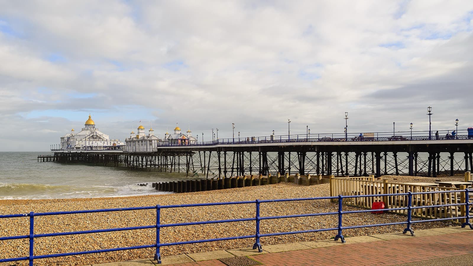 TriBourne (IronBourne) Middle Distance, Eastbourne: eastbourne pier, the swim start