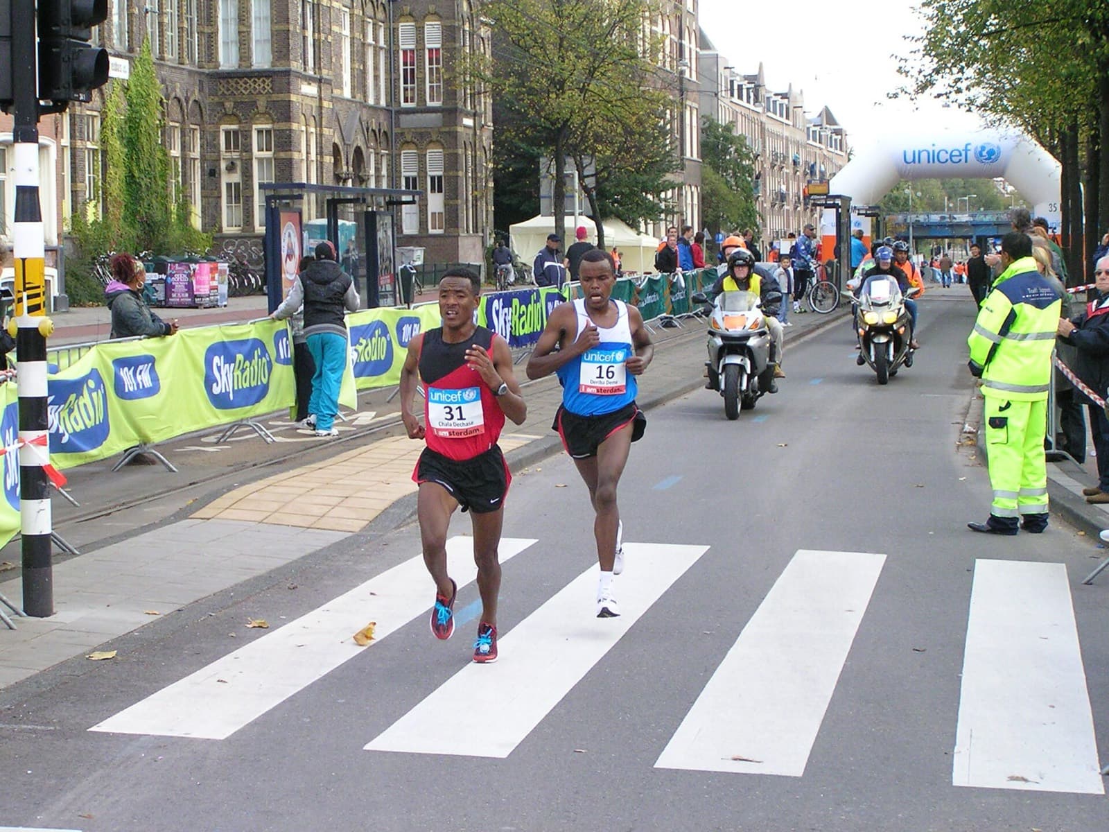 TCS Amsterdam Marathon: lead runners on a city street during the 2008 amsterdam marathon