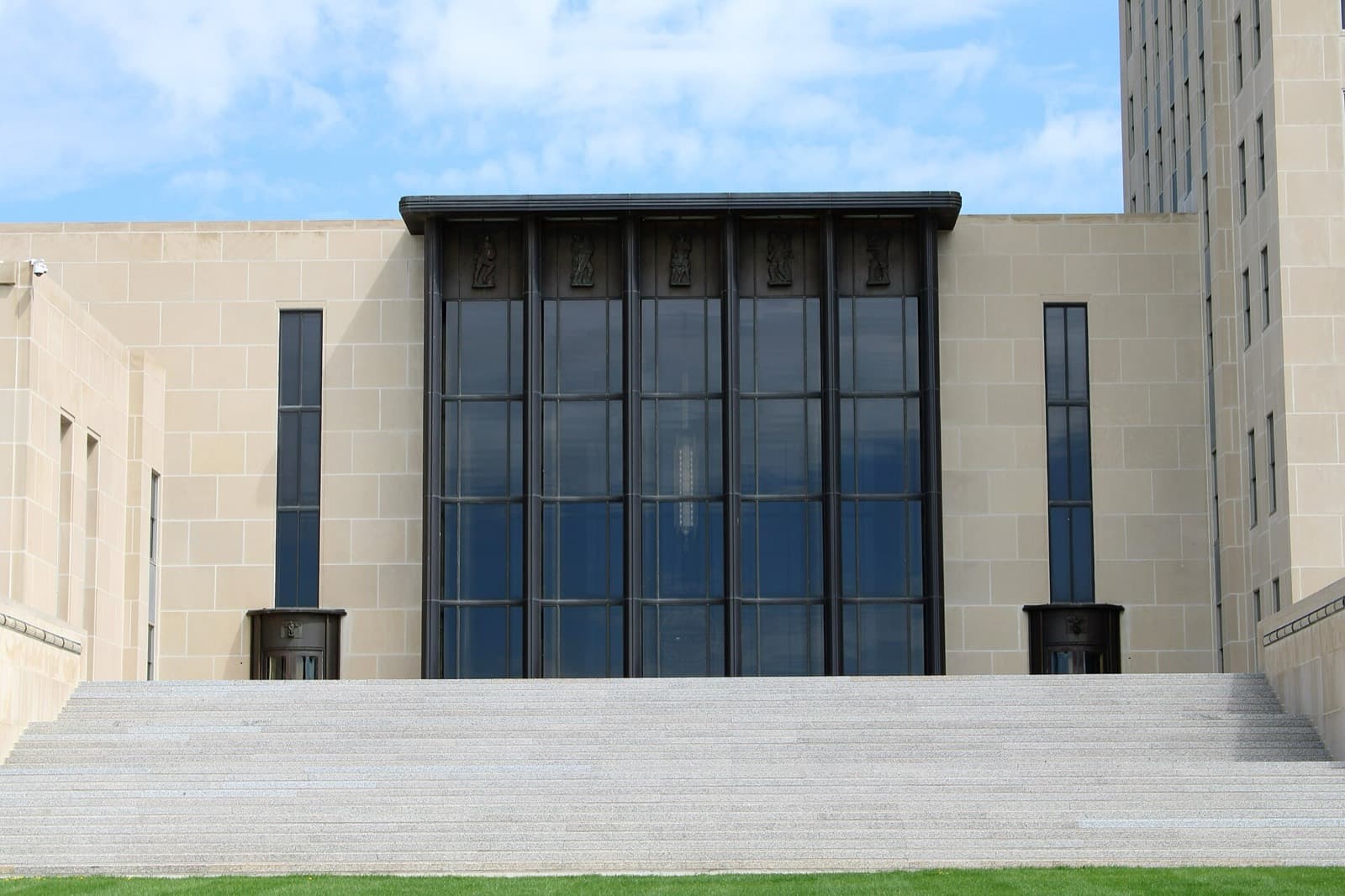 Bismarck Marathon: north dakota state capitol, the start and finish venue