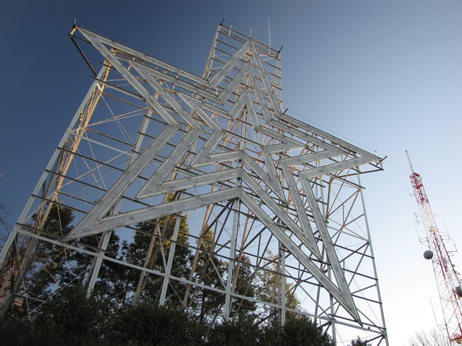 Foot Levelers Blue Ridge Marathon: the mill mountain star, passed twice on the course