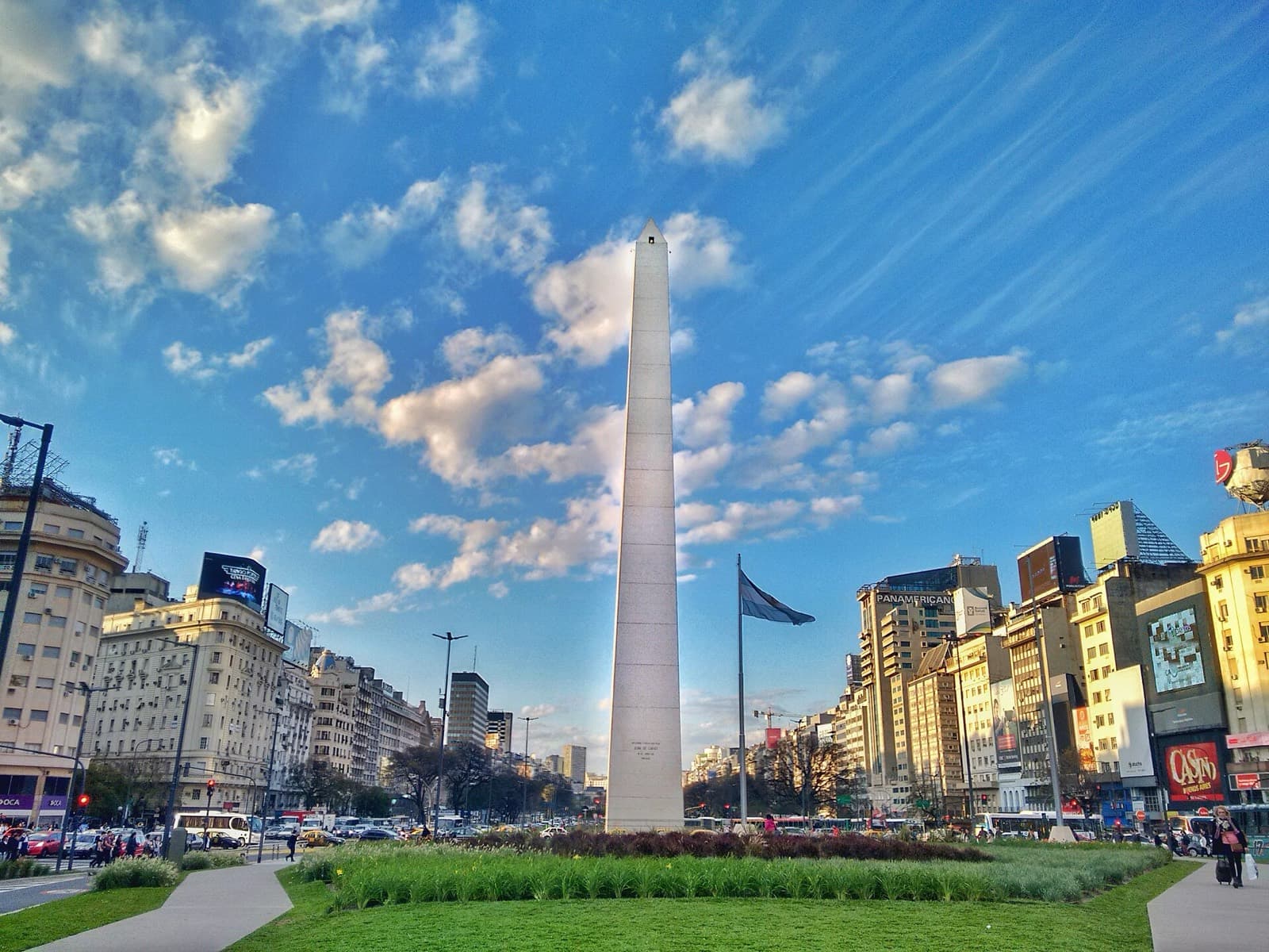 Maraton de Buenos Aires: obelisco on avenida 9 de julio, passed on the course