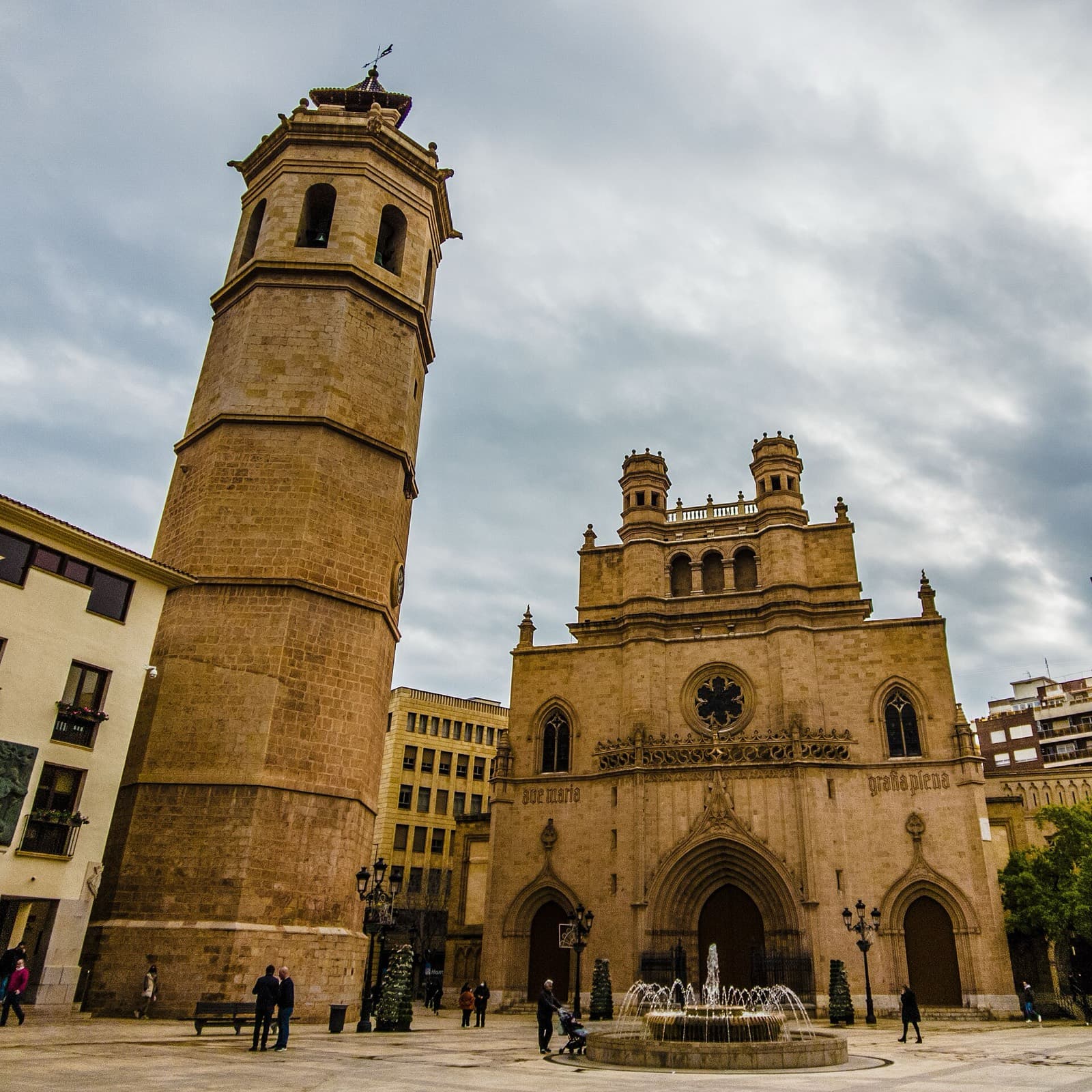 Marato bp Castello (Maraton bp Castellon): co-cathedral of santa maria and the fadri bell tower on the main square of castellon de la plana