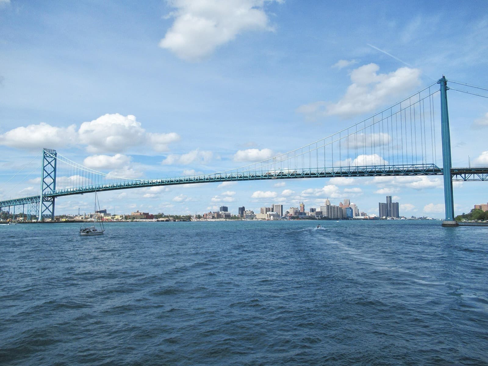 Detroit Free Press Marathon: ambassador bridge and detroit skyline