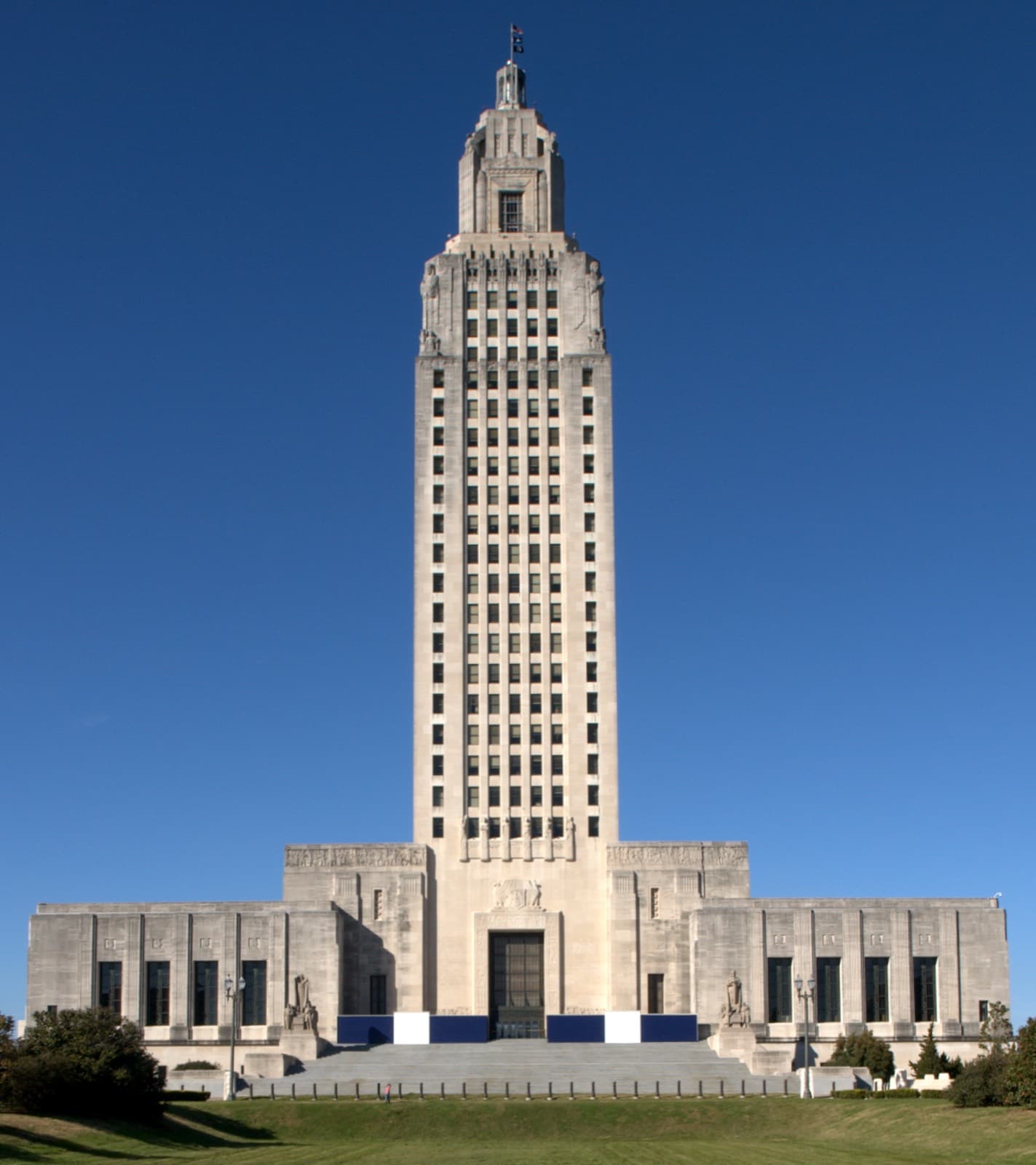 Louisiana Marathon: louisiana state capitol, baton rouge, near the marathon finish area