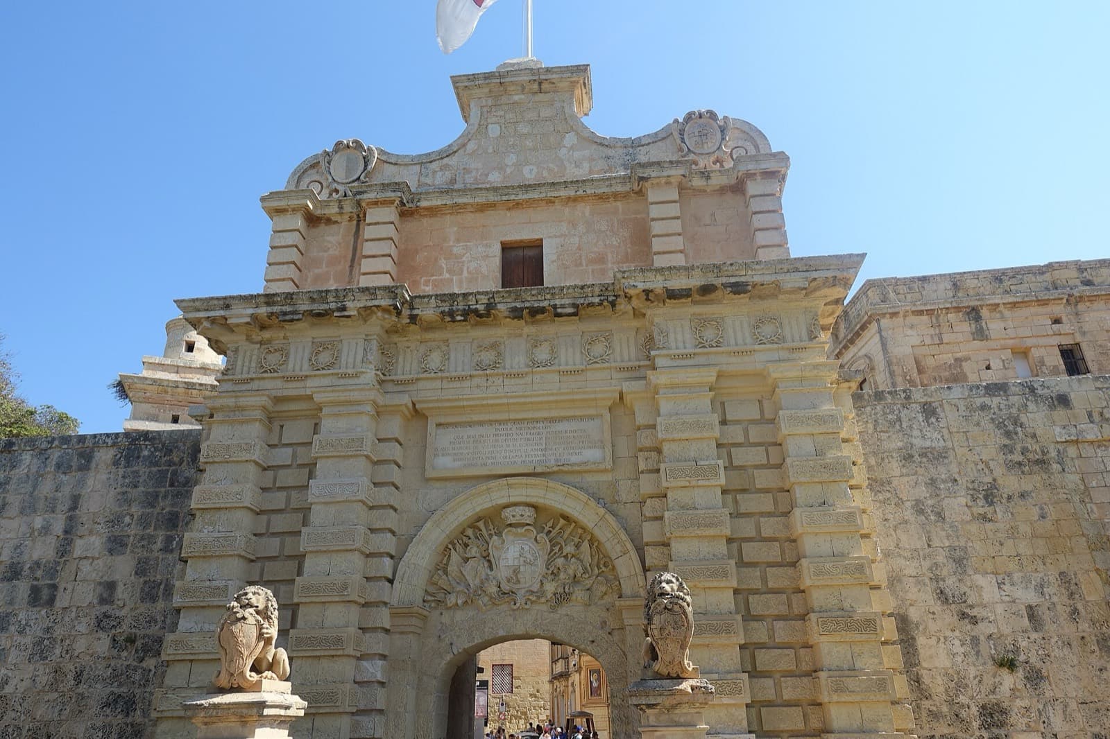Malta Marathon: main gate of mdina, beside the start line